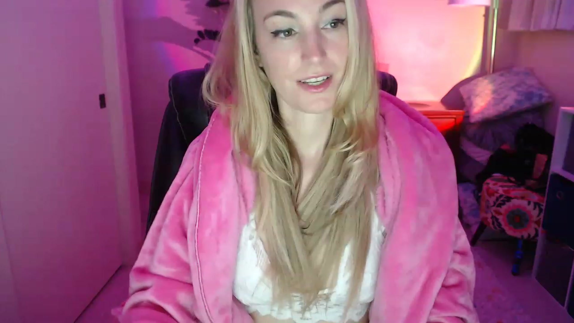 Gallery image thumbnail from JaneAllDay's myfreecams stream on, 12/05/2022, 07:33 image 18 of 20
