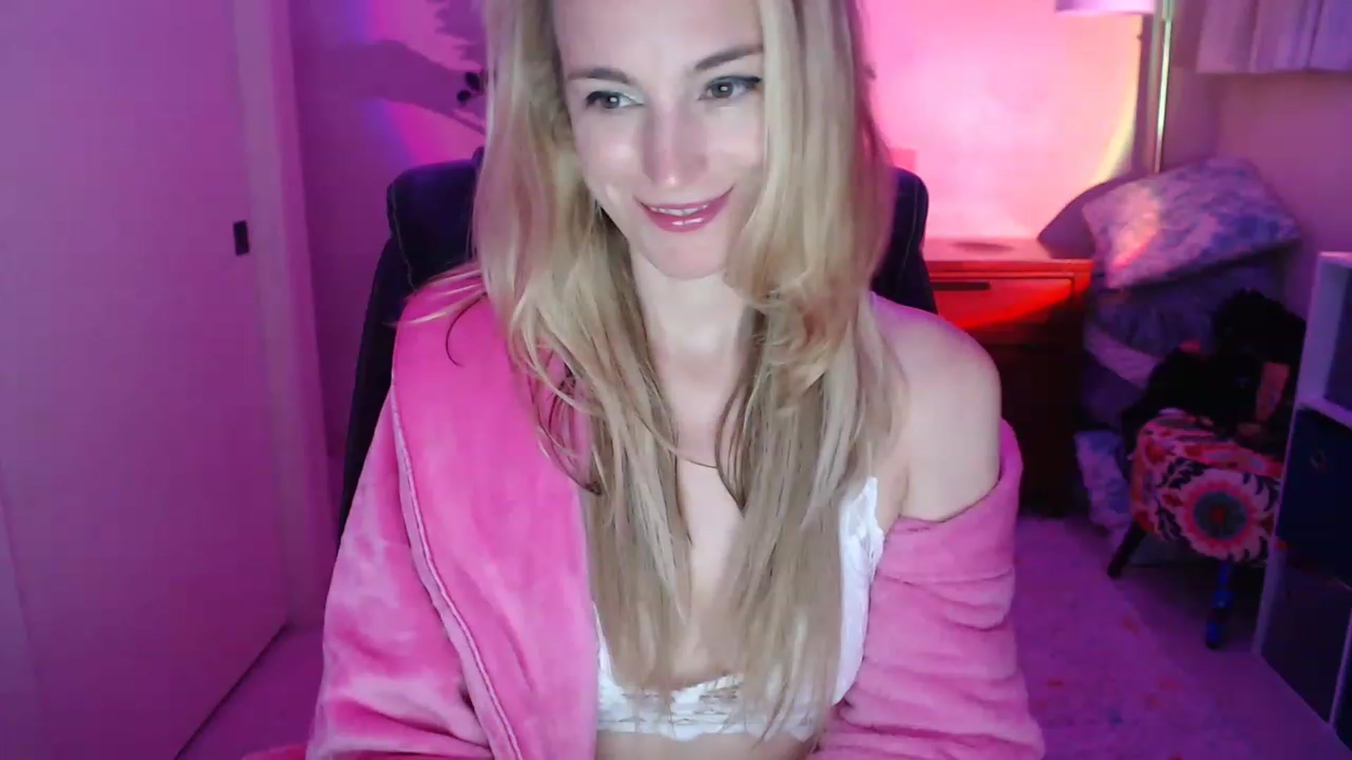 Gallery image thumbnail from JaneAllDay's myfreecams stream on, 12/05/2022, 07:33 image 16 of 20