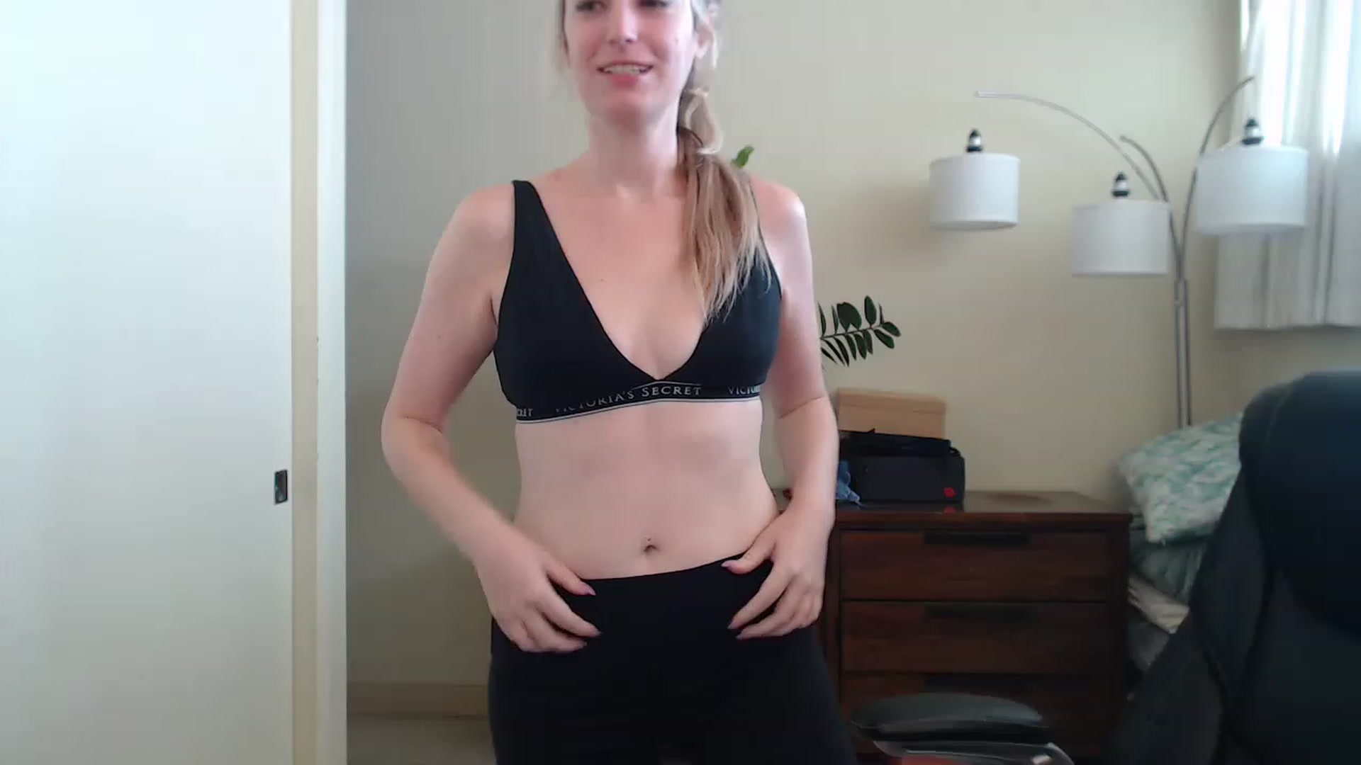 Gallery image thumbnail from JaneAllDay's myfreecams stream on, 12/06/2022, 21:45 image 6 of 20