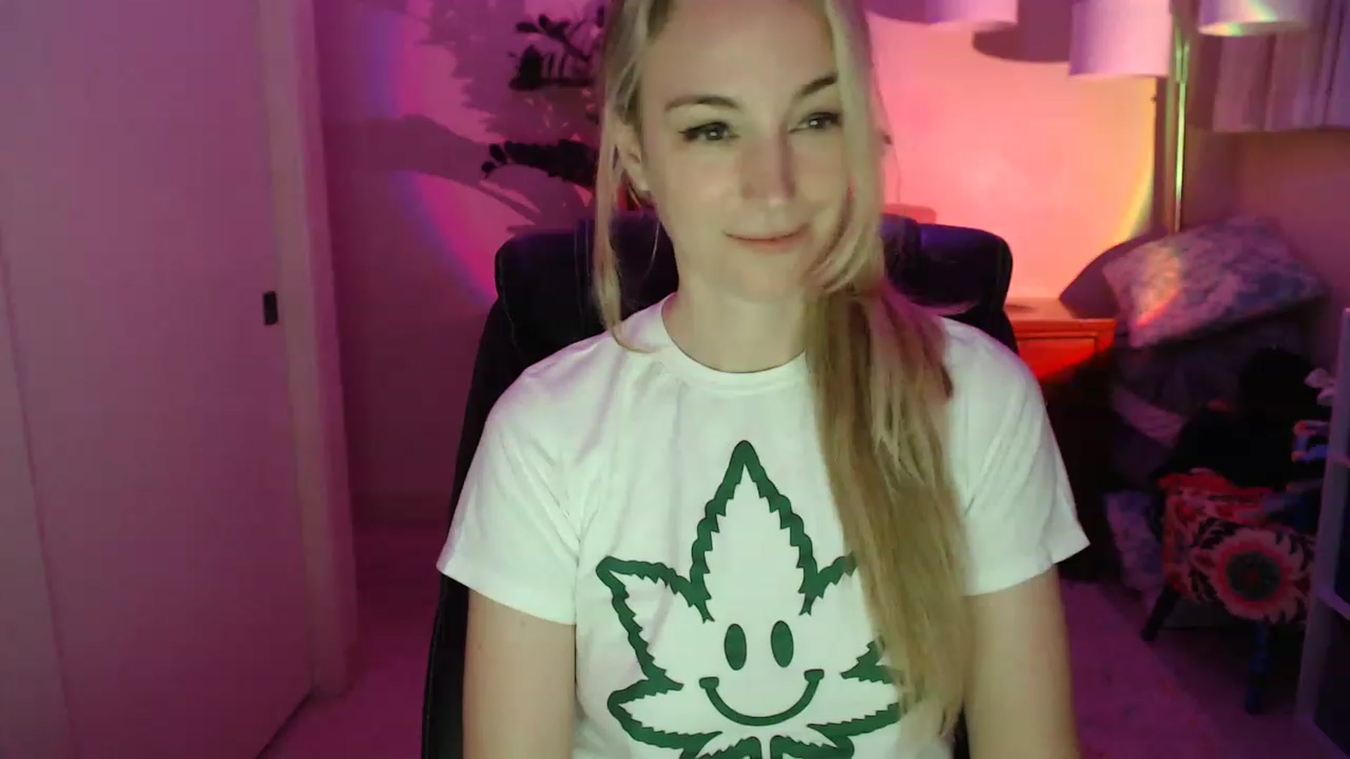 Gallery image thumbnail from JaneAllDay's myfreecams stream on, 12/07/2022, 07:02 image 12 of 20