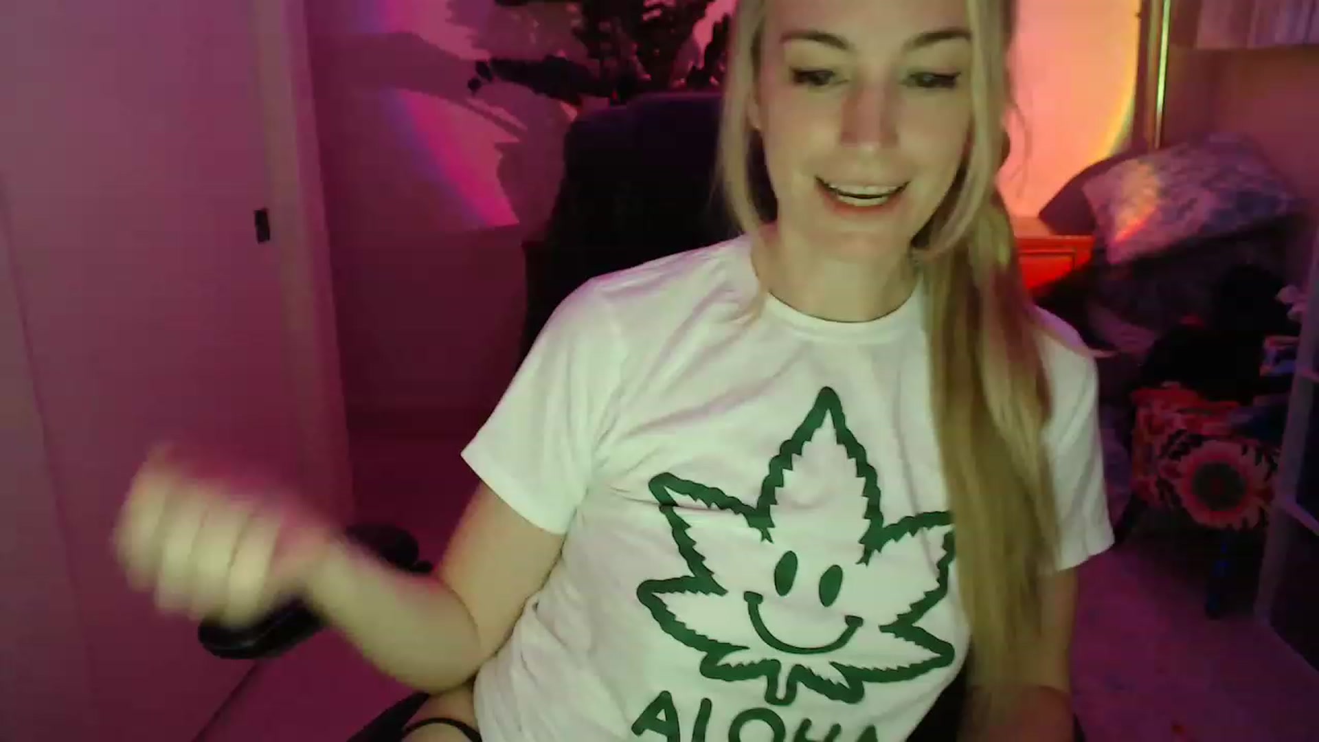 Gallery image thumbnail from JaneAllDay's myfreecams stream on, 12/07/2022, 07:02 image 4 of 20