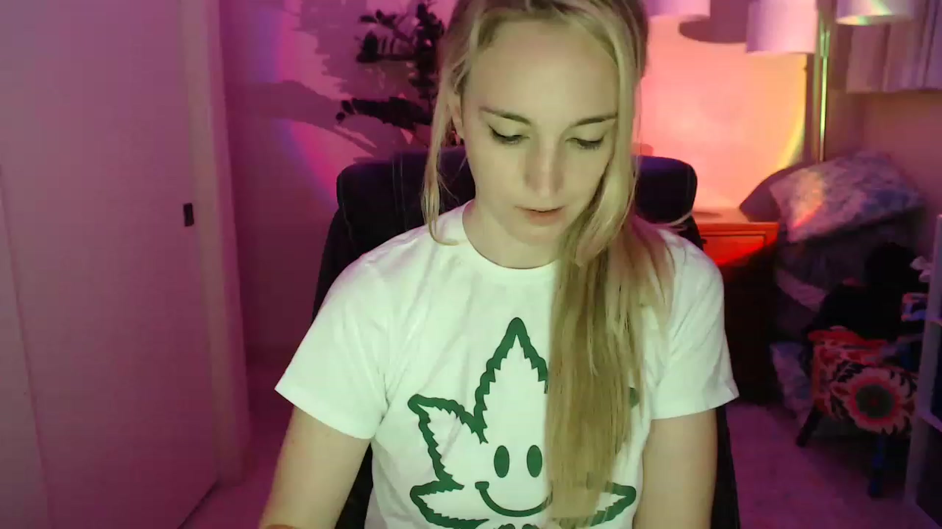 Gallery image thumbnail from JaneAllDay's myfreecams stream on, 12/07/2022, 07:02 image 11 of 20