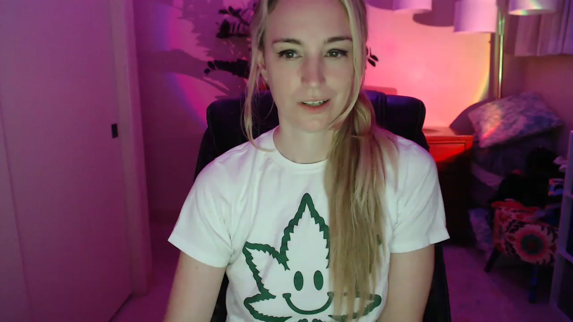 Gallery image thumbnail from JaneAllDay's myfreecams stream on, 12/07/2022, 07:02 image 14 of 20