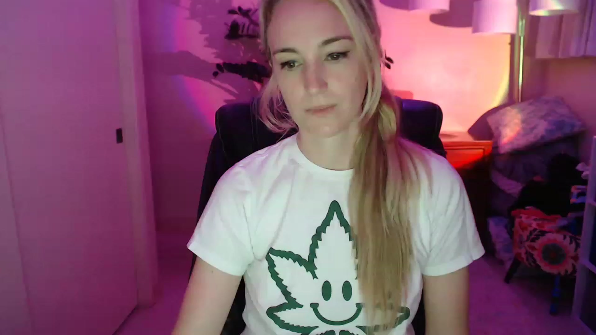 Gallery image thumbnail from JaneAllDay's myfreecams stream on, 12/07/2022, 07:02 image 17 of 20
