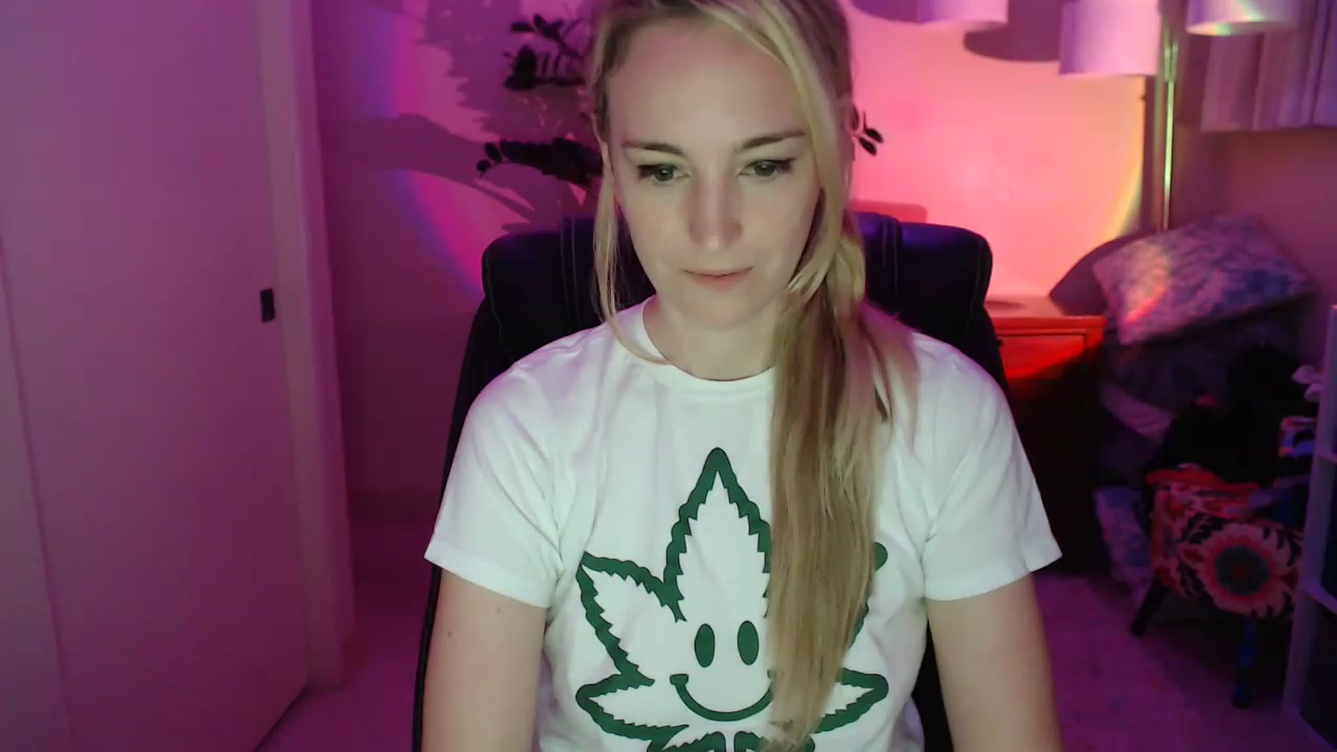 Gallery image thumbnail from JaneAllDay's myfreecams stream on, 12/07/2022, 07:02 image 15 of 20