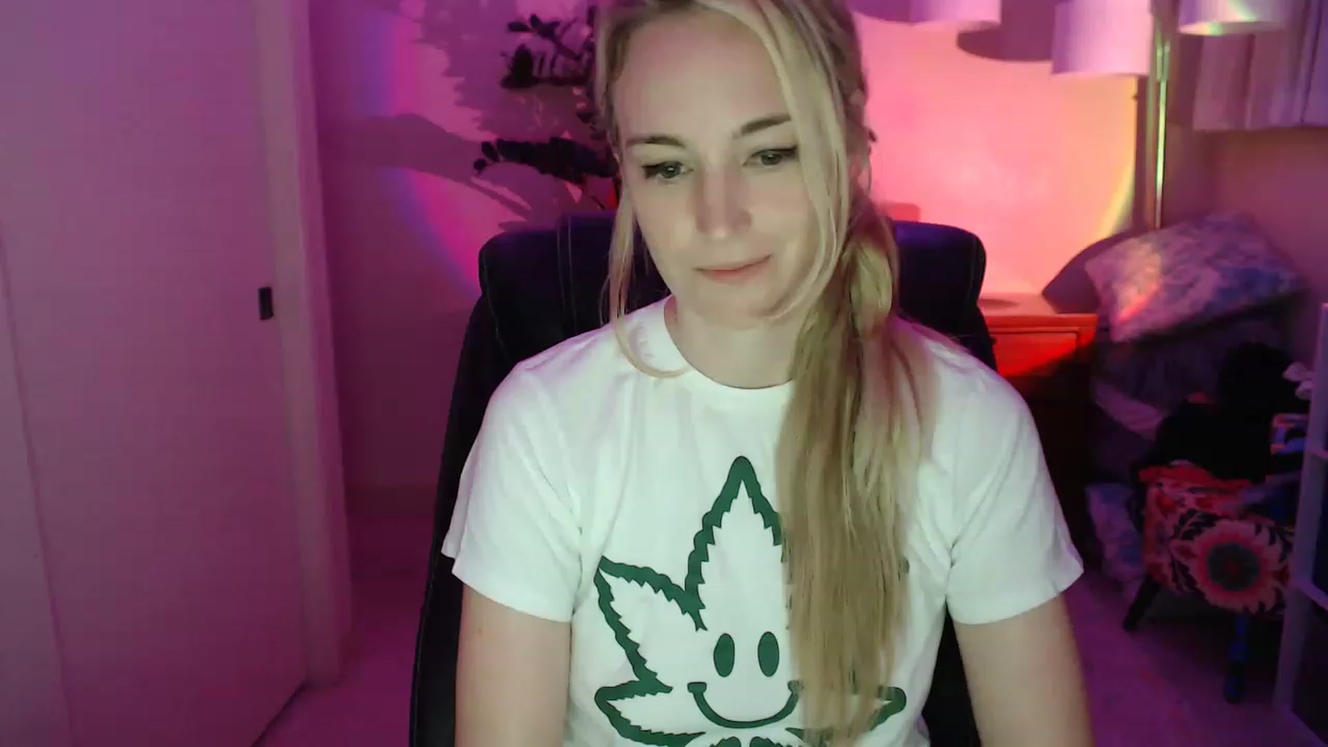 Gallery image thumbnail from JaneAllDay's myfreecams stream on, 12/07/2022, 07:02 image 16 of 20