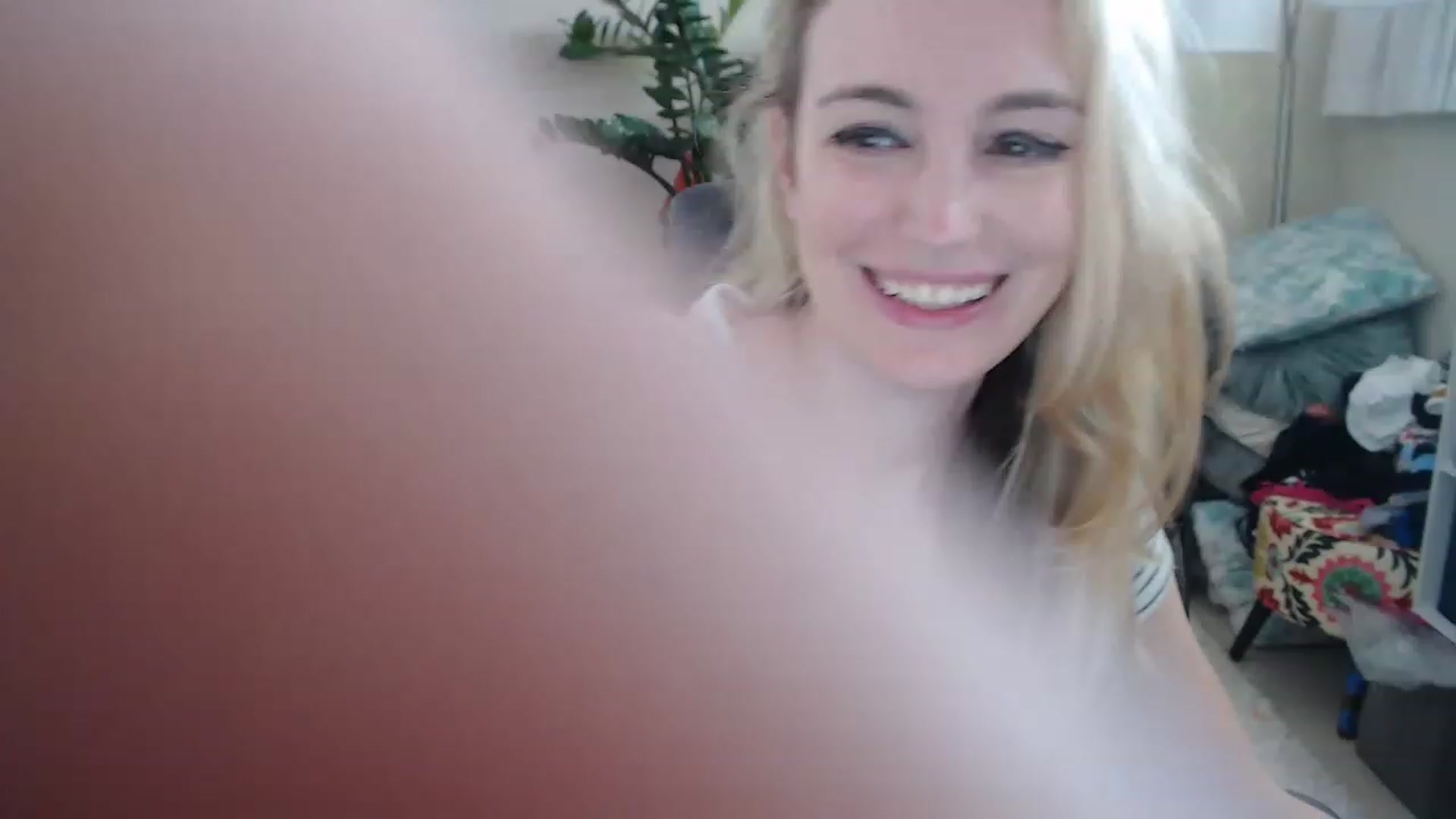Gallery image thumbnail from JaneAllDay's myfreecams stream on, 12/08/2022, 24:10 image 11 of 20