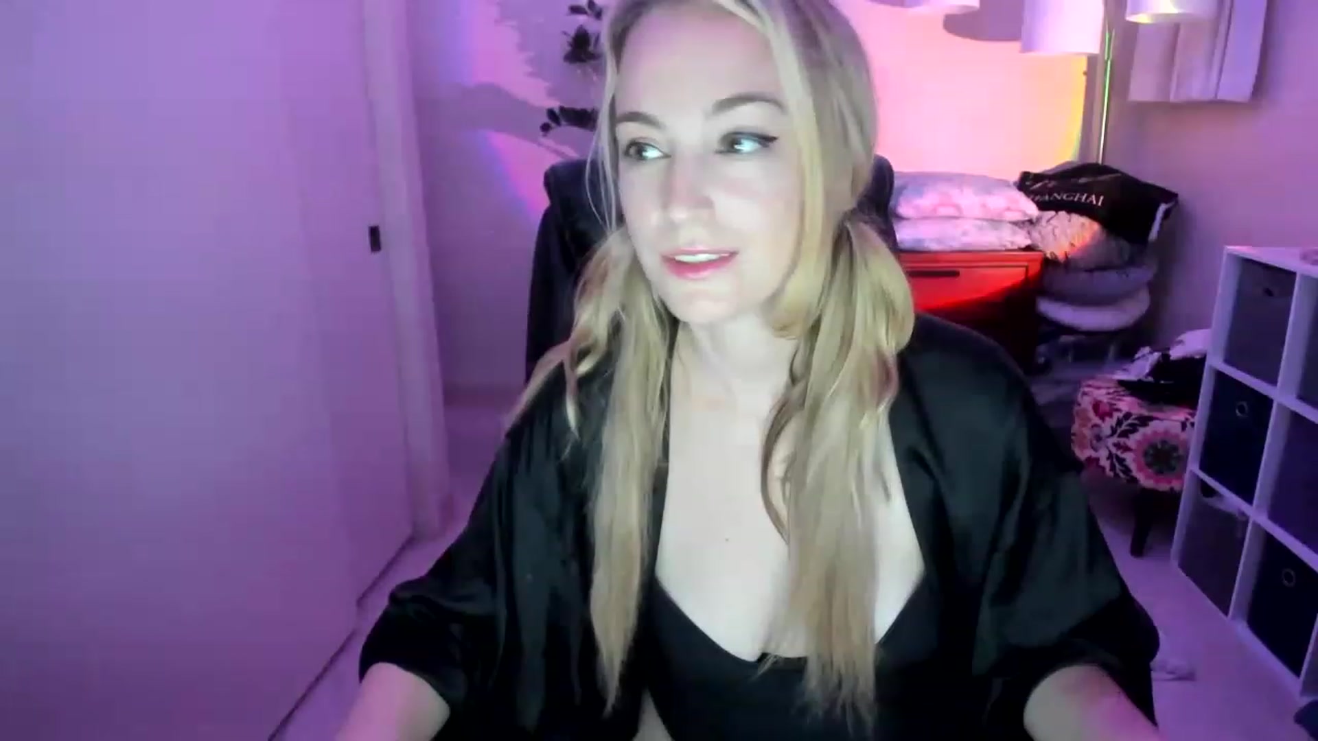 Gallery image thumbnail from JaneAllDay's myfreecams stream on, 12/12/2022, 07:15 image 9 of 20