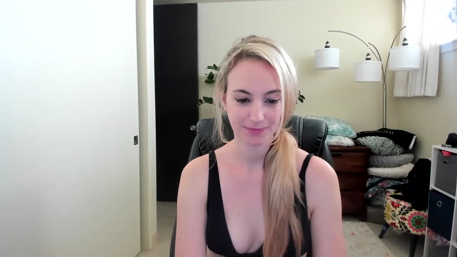 Gallery image thumbnail from JaneAllDay's myfreecams stream on, 12/16/2022, 19:56 image 12 of 20