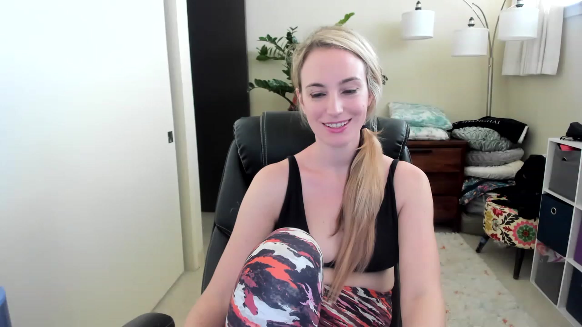 Gallery image thumbnail from JaneAllDay's myfreecams stream on, 12/16/2022, 19:56 image 5 of 20