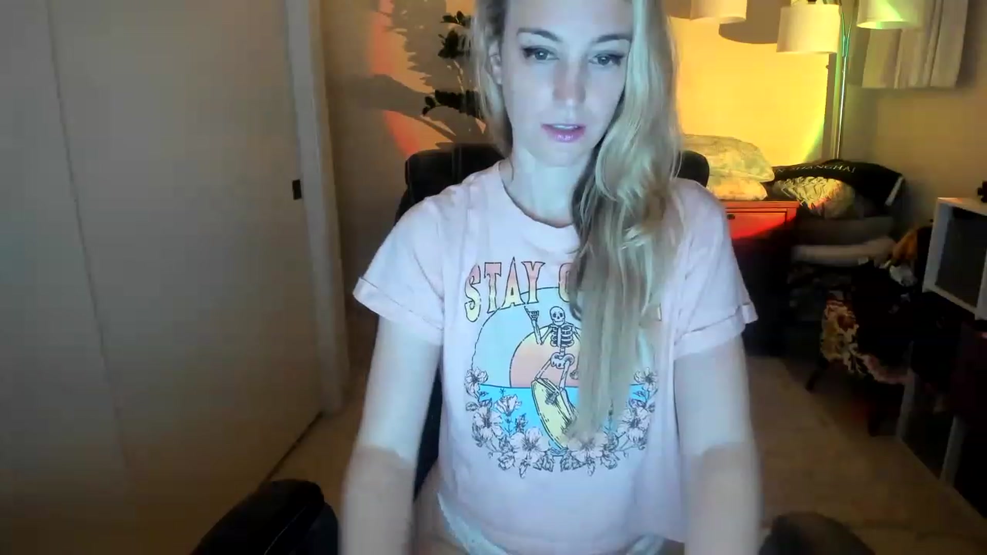Gallery image thumbnail from JaneAllDay's myfreecams stream on, 12/18/2022, 07:48 image 14 of 20