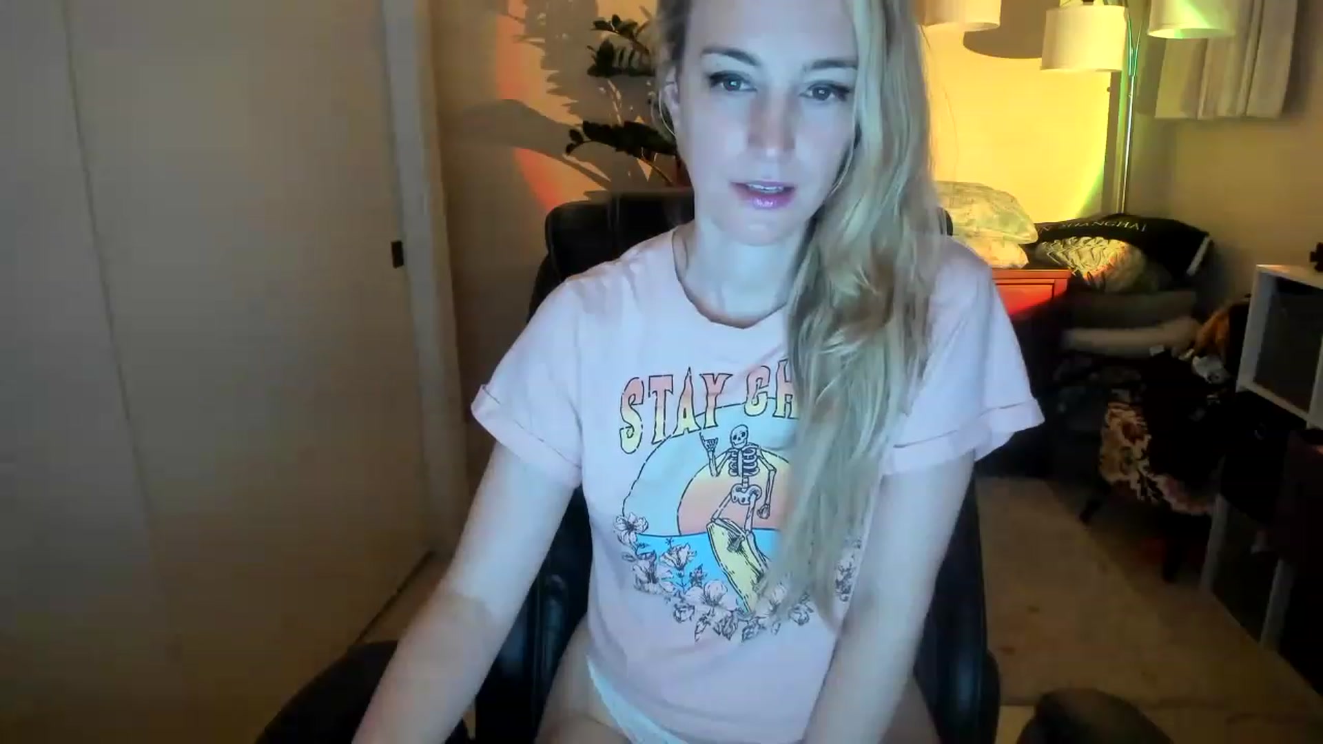 Gallery image thumbnail from JaneAllDay's myfreecams stream on, 12/18/2022, 07:48 image 15 of 20