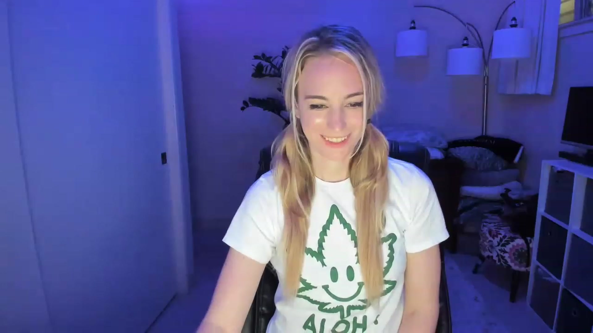 Gallery image thumbnail from JaneAllDay's myfreecams stream on, 12/21/2022, 07:07 image 5 of 20
