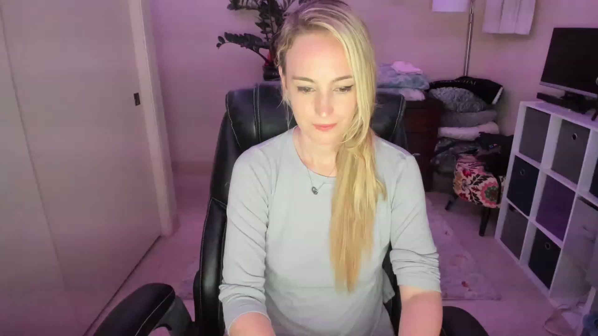 Gallery image thumbnail from JaneAllDay's myfreecams stream on, 12/23/2022, 06:53 image 20 of 20