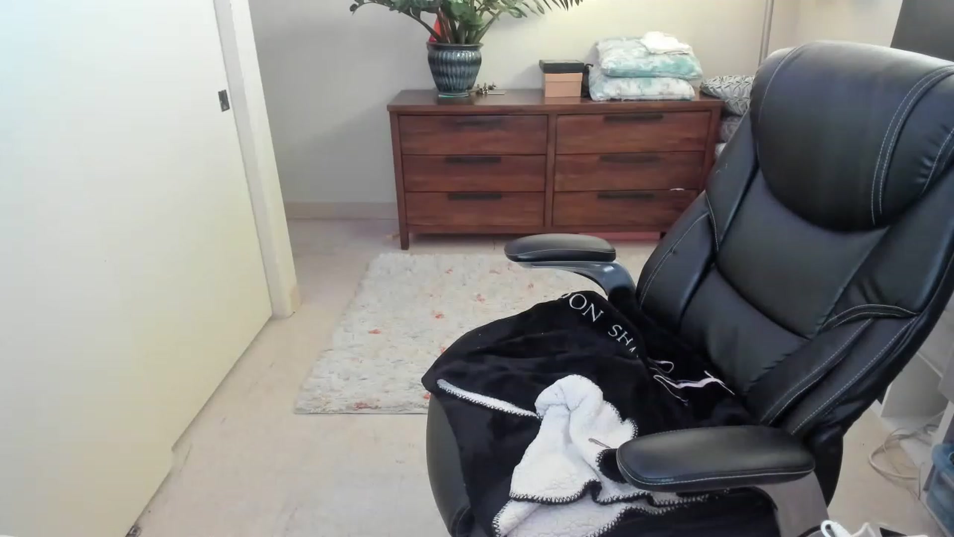 Gallery image thumbnail from JaneAllDay's myfreecams stream on, 12/24/2022, 03:34 image 19 of 20
