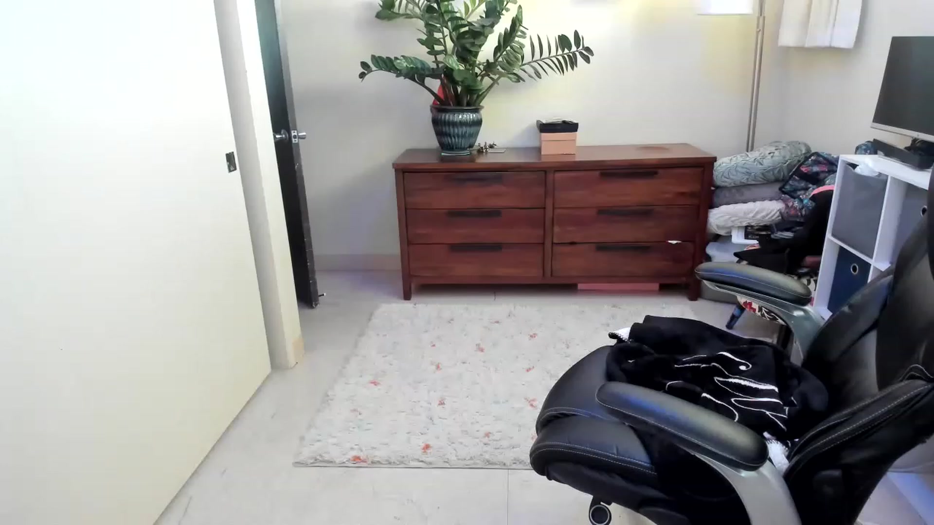 Gallery image thumbnail from JaneAllDay's myfreecams stream on, 12/28/2022, 03:10 image 18 of 20