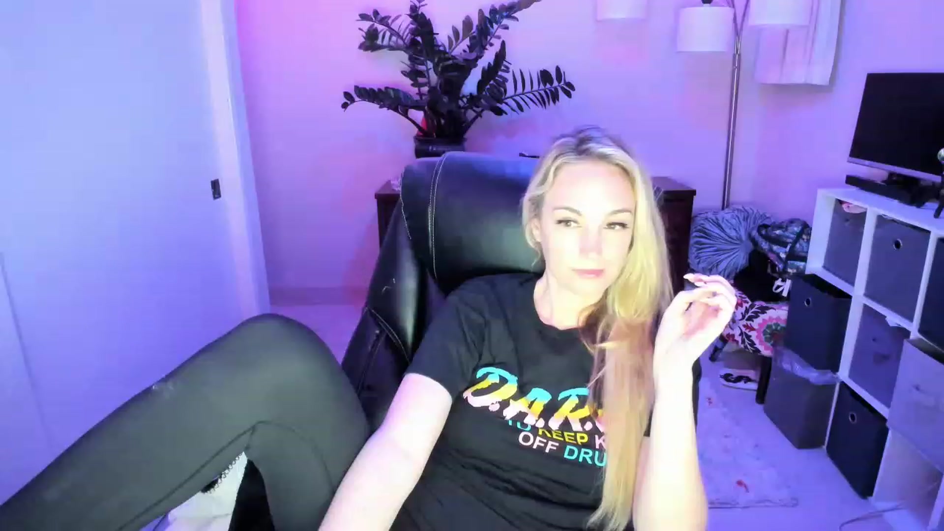 Gallery image thumbnail from JaneAllDay's myfreecams stream on, 12/30/2022, 06:01 image 7 of 20