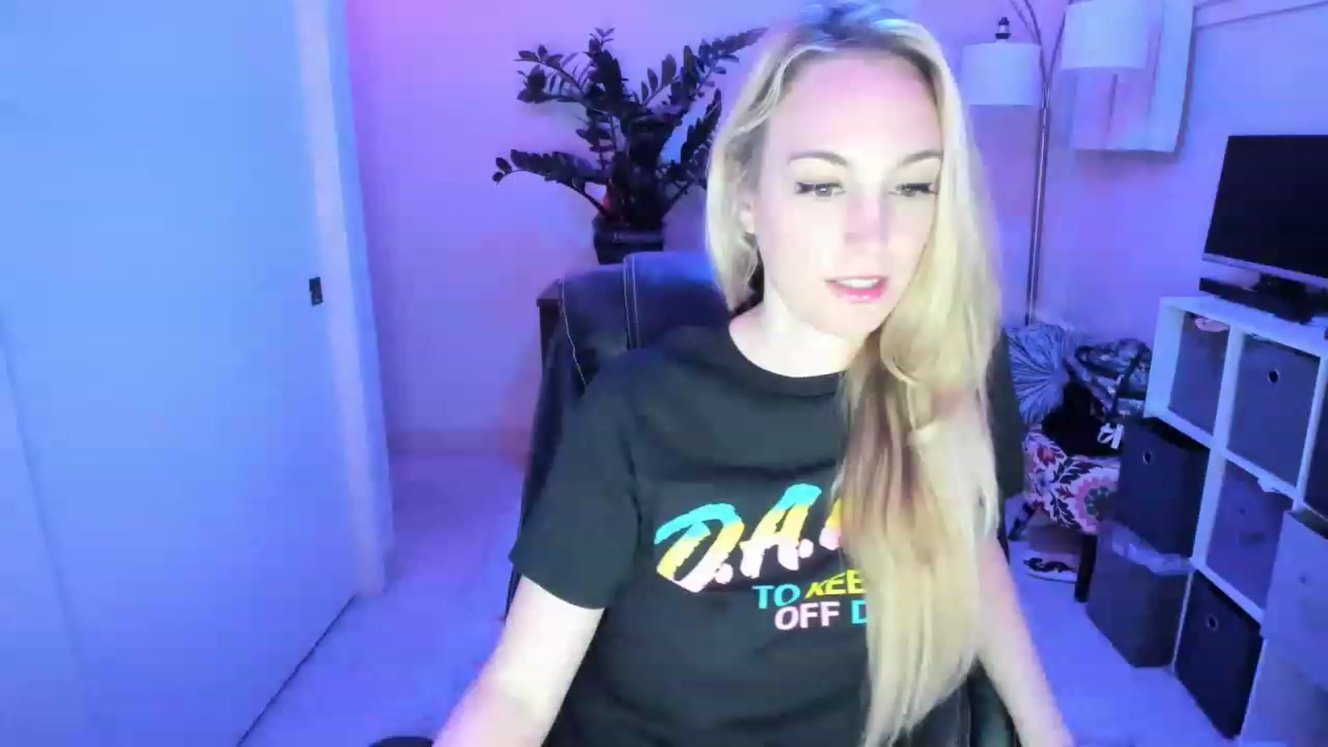 Gallery image thumbnail from JaneAllDay's myfreecams stream on, 12/30/2022, 06:01 image 2 of 20