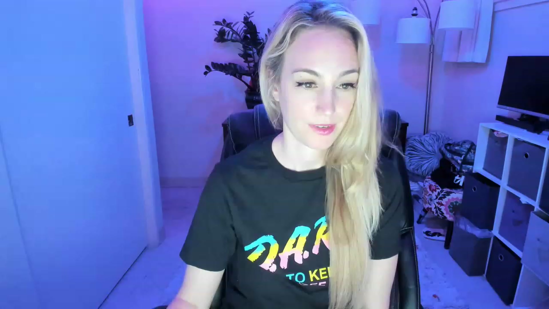 Gallery image thumbnail from JaneAllDay's myfreecams stream on, 12/30/2022, 06:01 image 1 of 20
