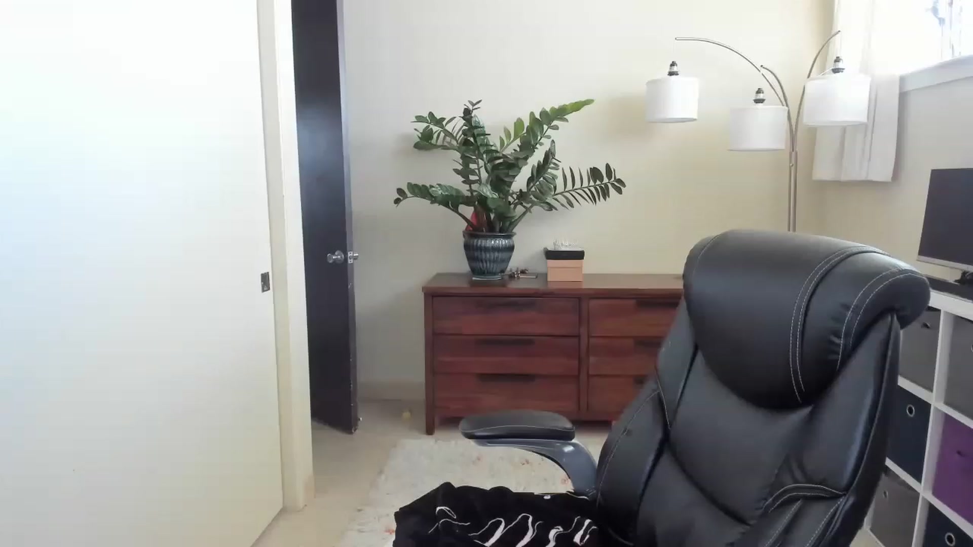 Gallery image thumbnail from JaneAllDay's myfreecams stream on, 01/01/2023, 03:18 image 7 of 20
