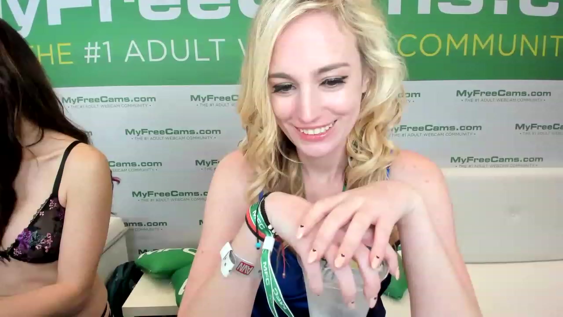Gallery image thumbnail from JaneAllDay's myfreecams stream on, 01/05/2023, 01:39 image 1 of 20