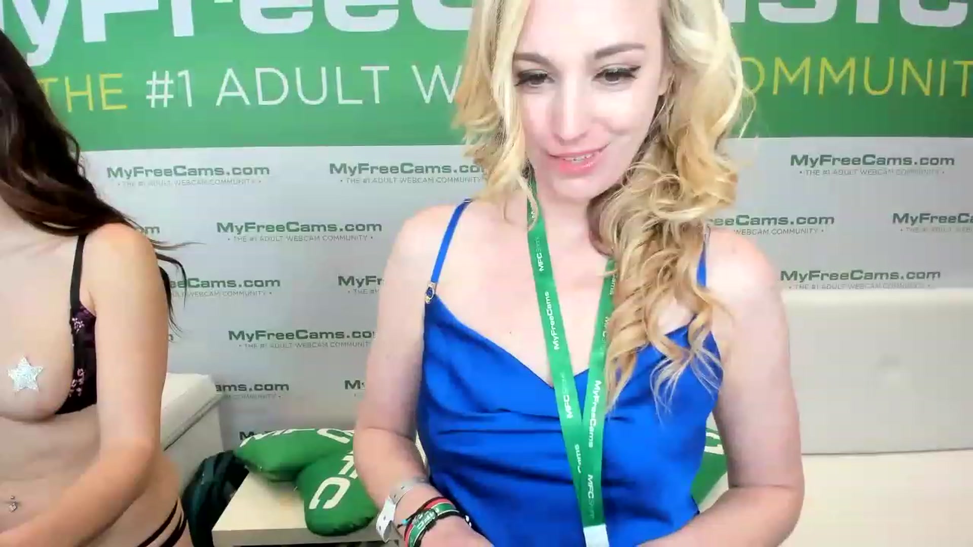 Gallery image thumbnail from JaneAllDay's myfreecams stream on, 01/05/2023, 01:39 image 4 of 20