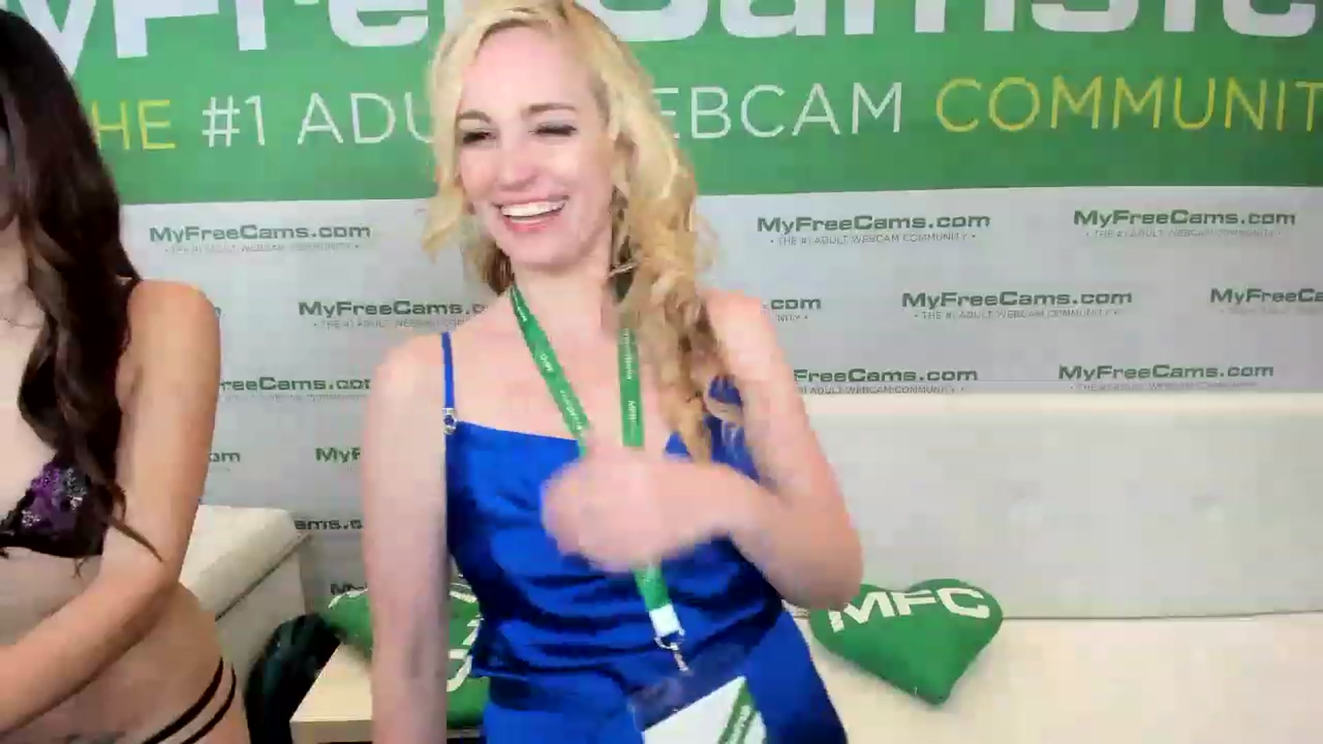 Gallery image thumbnail from JaneAllDay's myfreecams stream on, 01/05/2023, 01:39 image 8 of 20