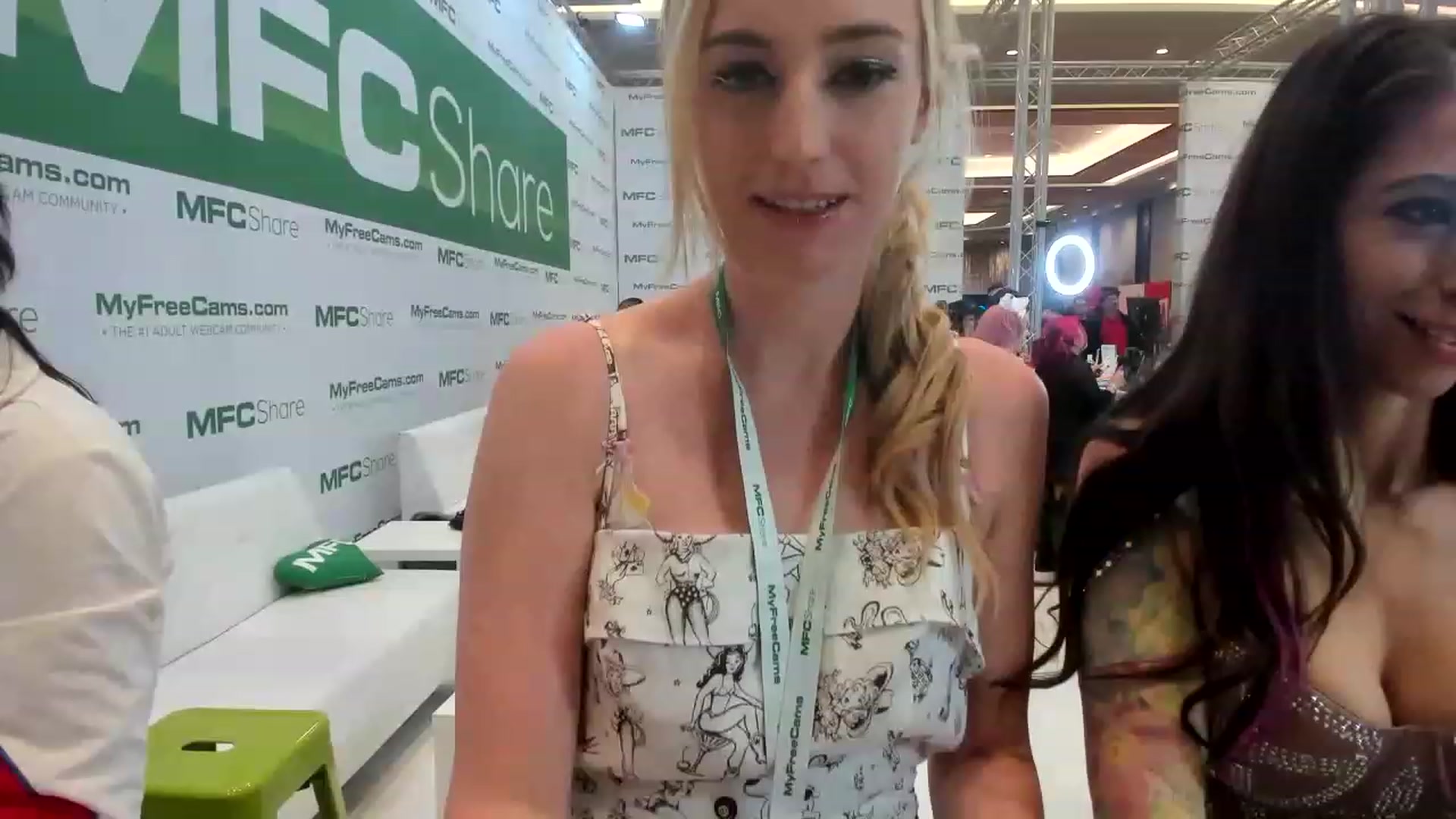 Gallery image thumbnail from JaneAllDay's myfreecams stream on, 01/06/2023, 24:08 image 10 of 20