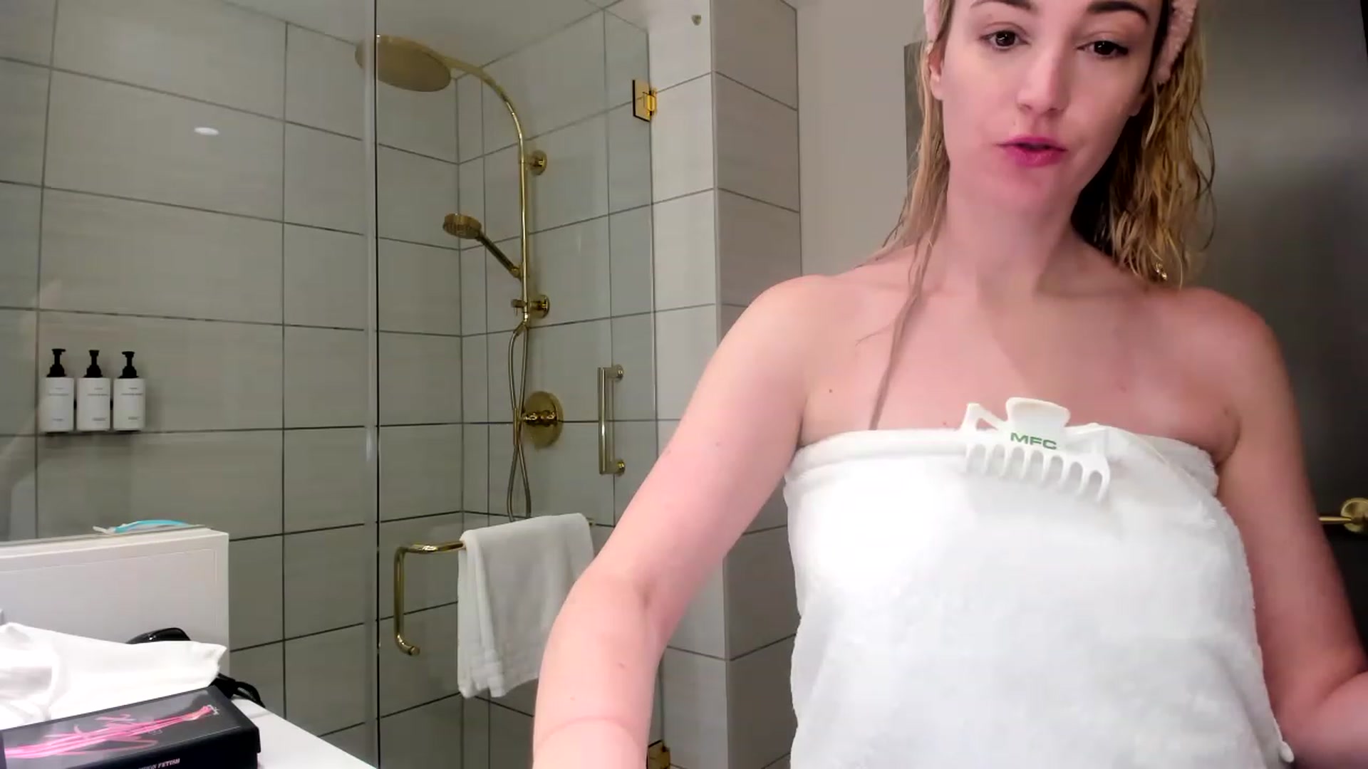 Gallery image thumbnail from JaneAllDay's myfreecams stream on, 01/06/2023, 20:18 image 6 of 20