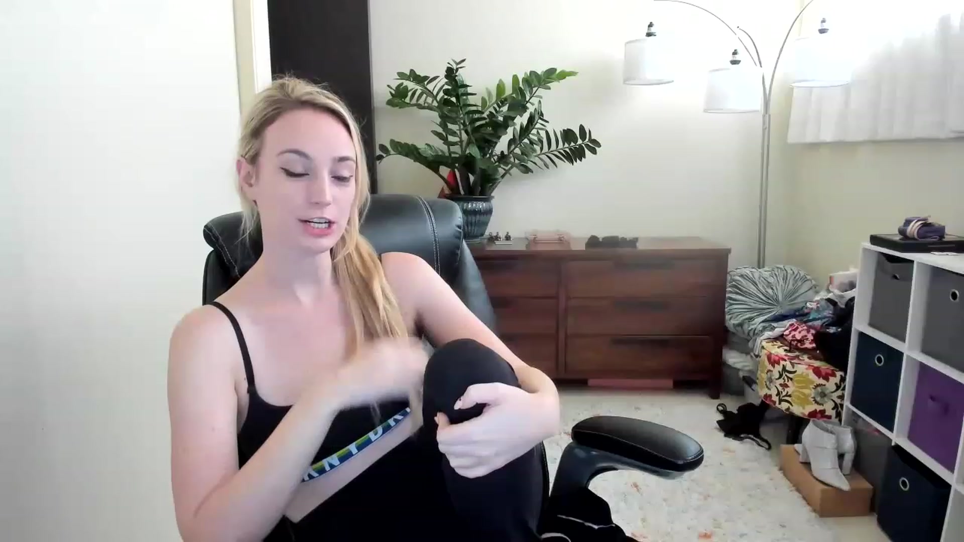 Gallery image thumbnail from JaneAllDay's myfreecams stream on, 01/14/2023, 24:10 image 4 of 20