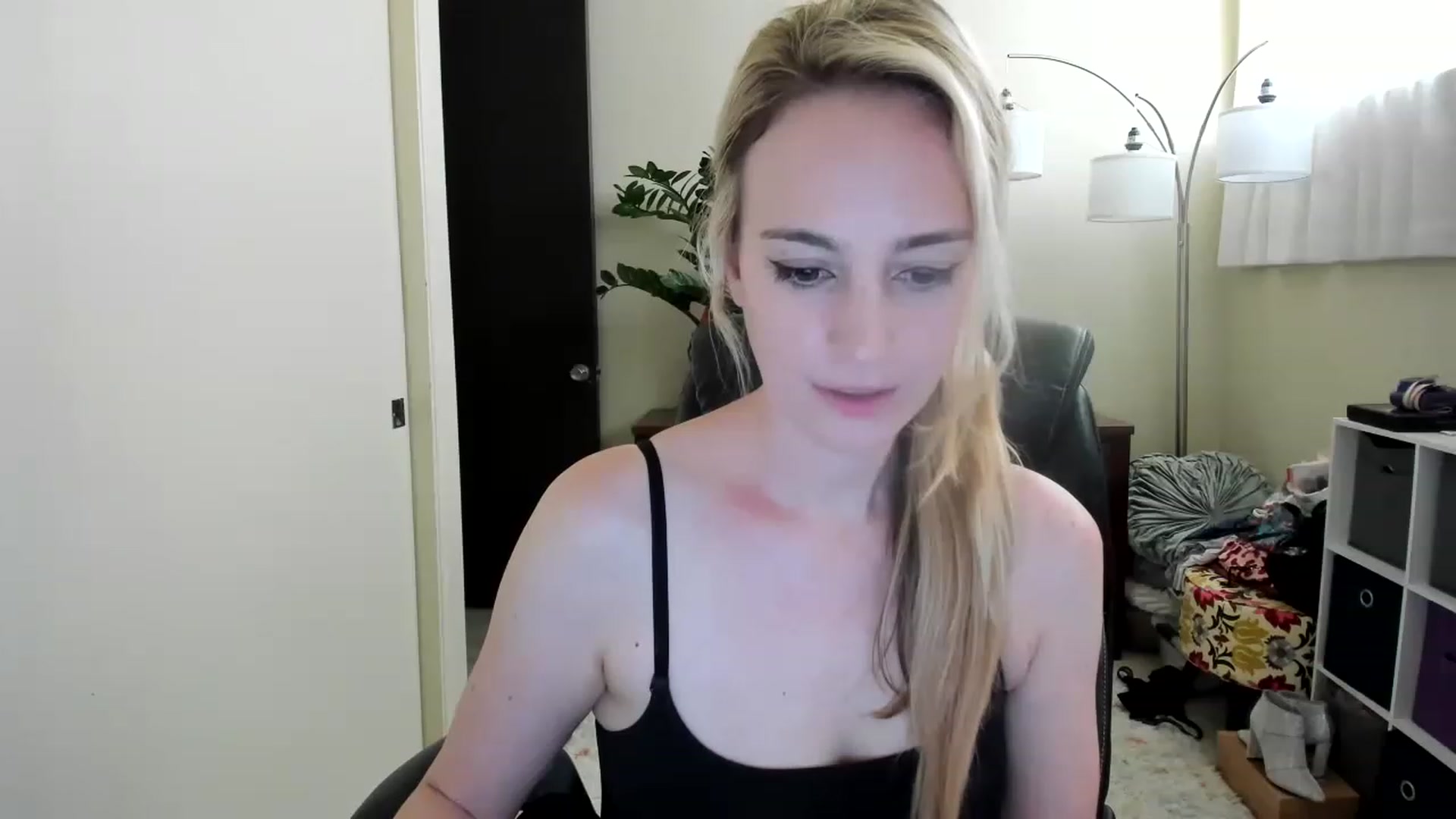 Gallery image thumbnail from JaneAllDay's myfreecams stream on, 01/14/2023, 24:10 image 7 of 20