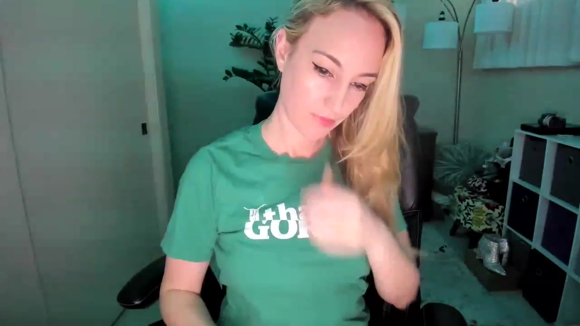 Gallery image thumbnail from JaneAllDay's myfreecams stream on, 01/14/2023, 07:49 image 3 of 20