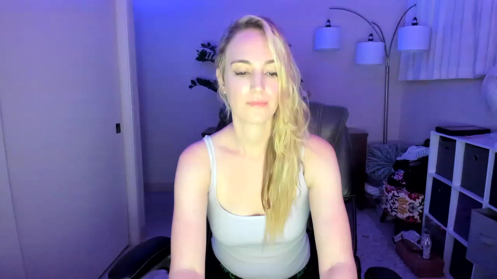 Gallery image thumbnail from JaneAllDay's myfreecams stream on, 01/18/2023, 05:26 image 11 of 20