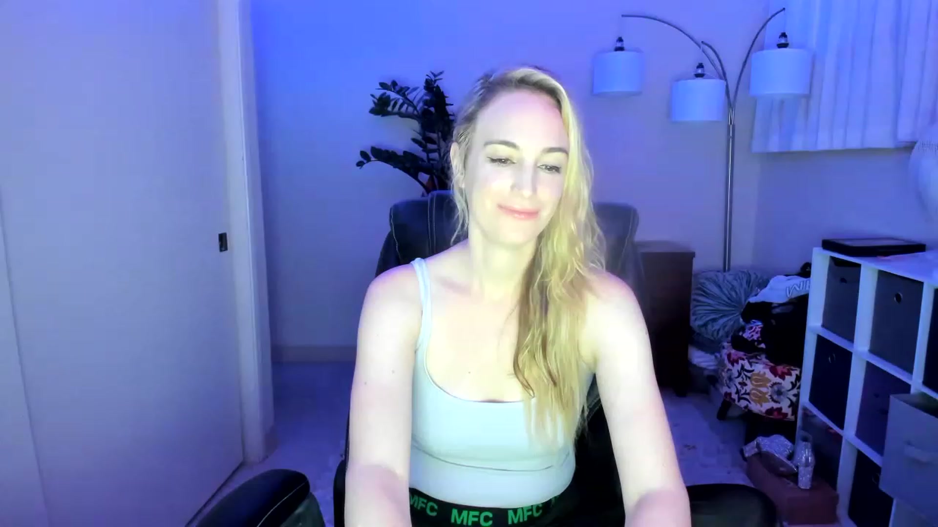 Gallery image thumbnail from JaneAllDay's myfreecams stream on, 01/18/2023, 05:26 image 12 of 20