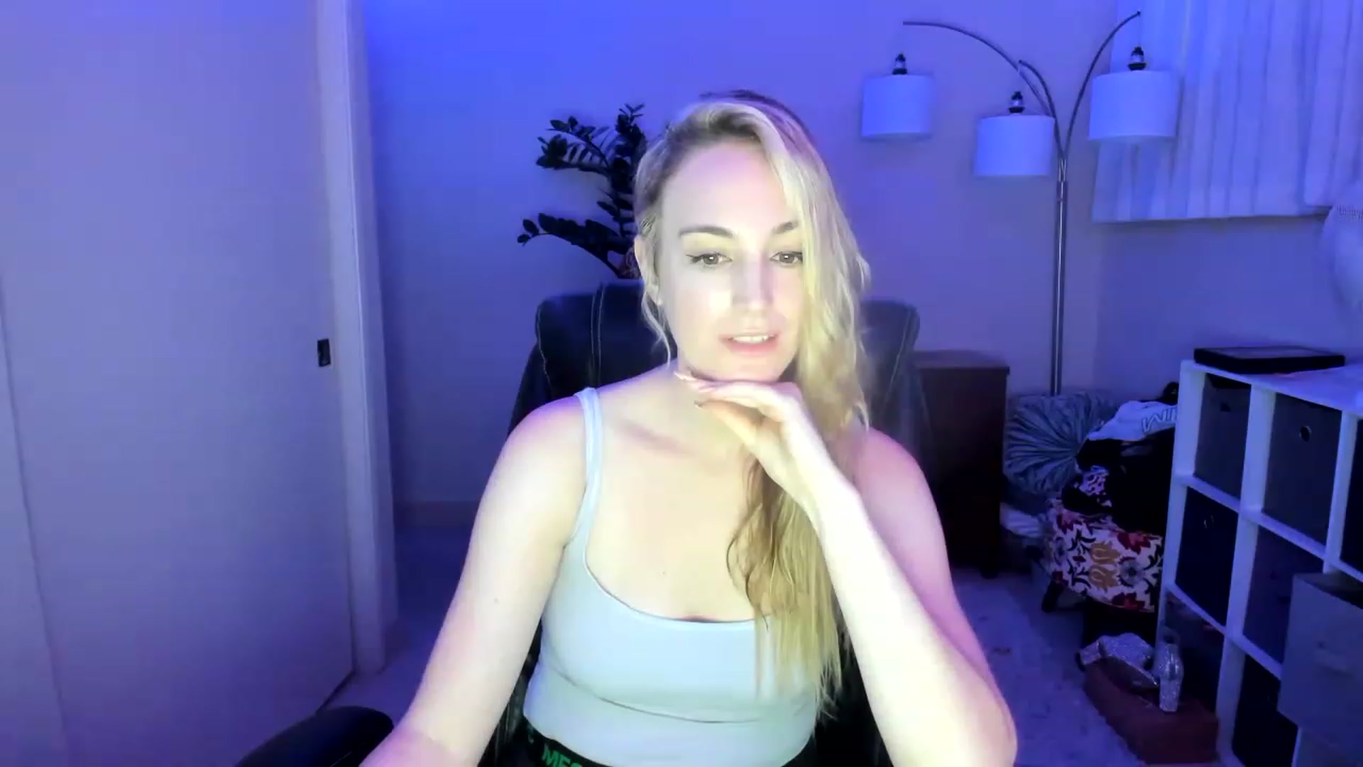 Gallery image thumbnail from JaneAllDay's myfreecams stream on, 01/18/2023, 05:26 image 14 of 20