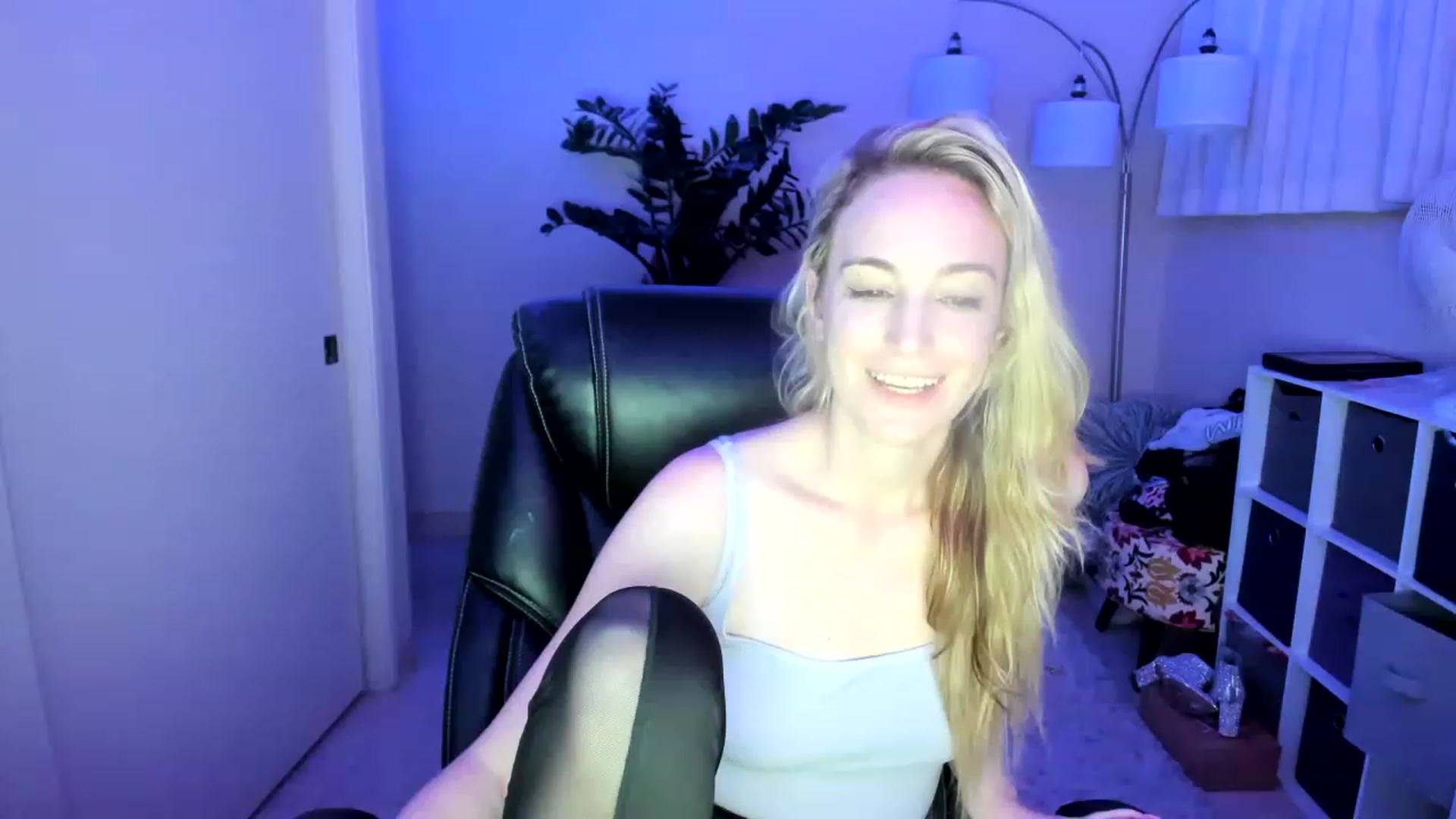 Gallery image thumbnail from JaneAllDay's myfreecams stream on, 01/18/2023, 06:50 image 14 of 20