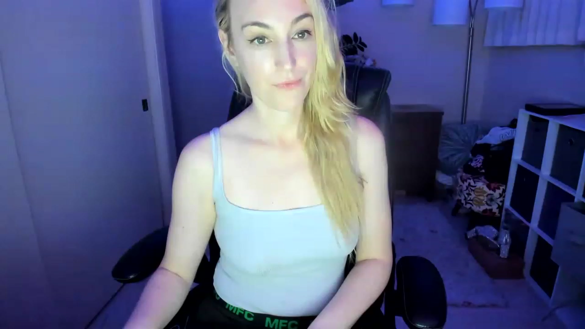 Gallery image thumbnail from JaneAllDay's myfreecams stream on, 01/18/2023, 06:50 image 7 of 20