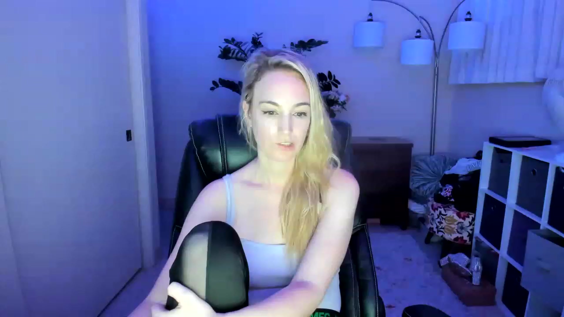Gallery image thumbnail from JaneAllDay's myfreecams stream on, 01/18/2023, 06:50 image 16 of 20