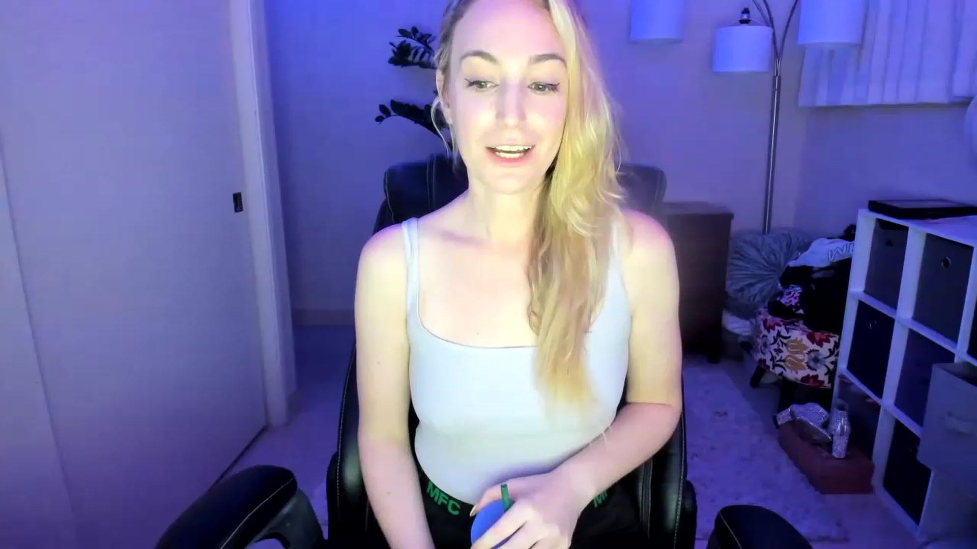 Gallery image thumbnail from JaneAllDay's myfreecams stream on, 01/18/2023, 06:50 image 9 of 20