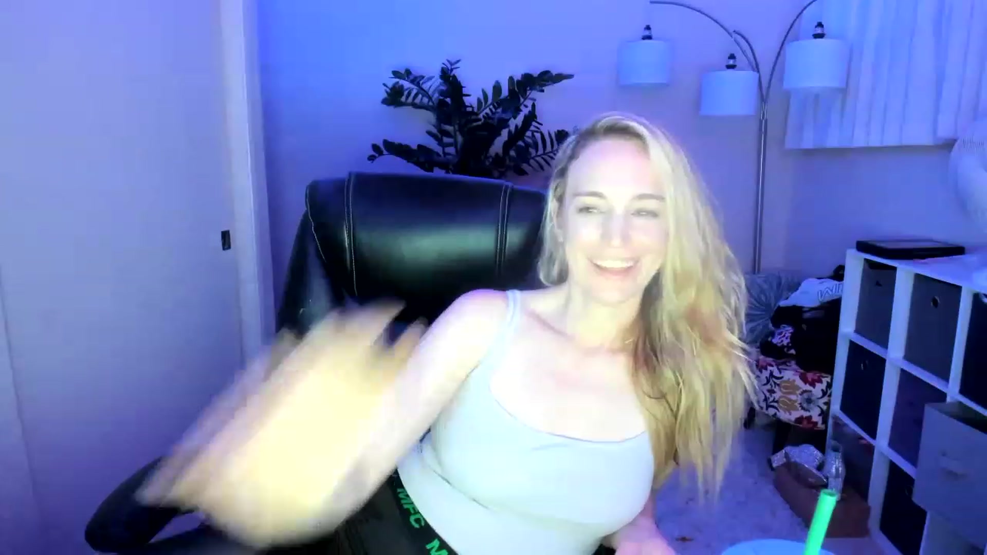 Gallery image thumbnail from JaneAllDay's myfreecams stream on, 01/18/2023, 06:50 image 20 of 20