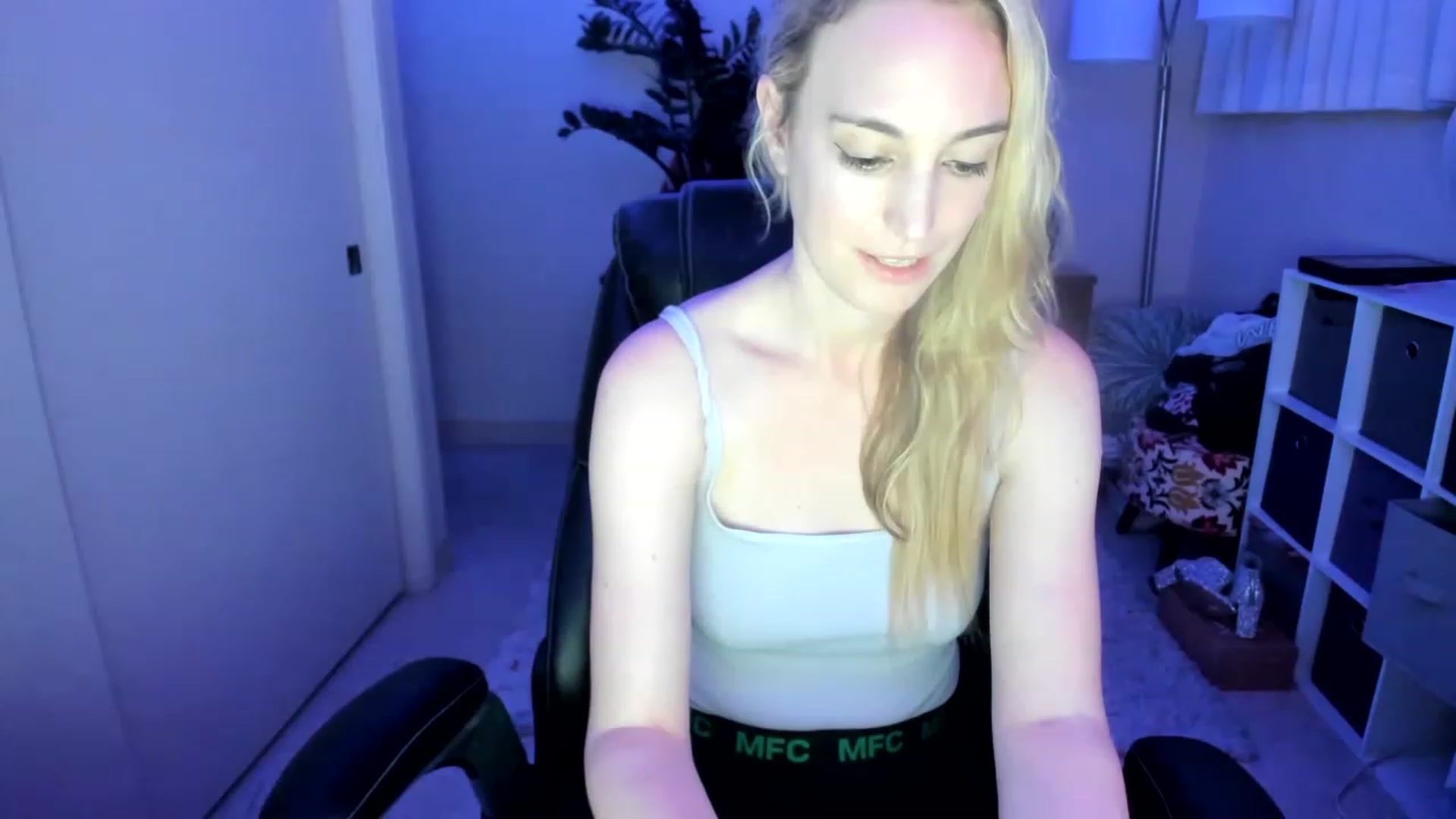 Gallery image thumbnail from JaneAllDay's myfreecams stream on, 01/18/2023, 06:50 image 3 of 20