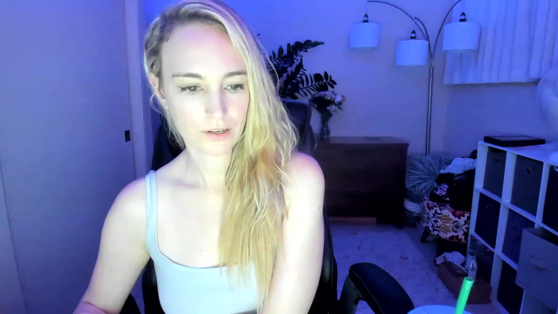 Gallery image thumbnail from JaneAllDay's myfreecams stream on, 01/18/2023, 06:50 image 19 of 20