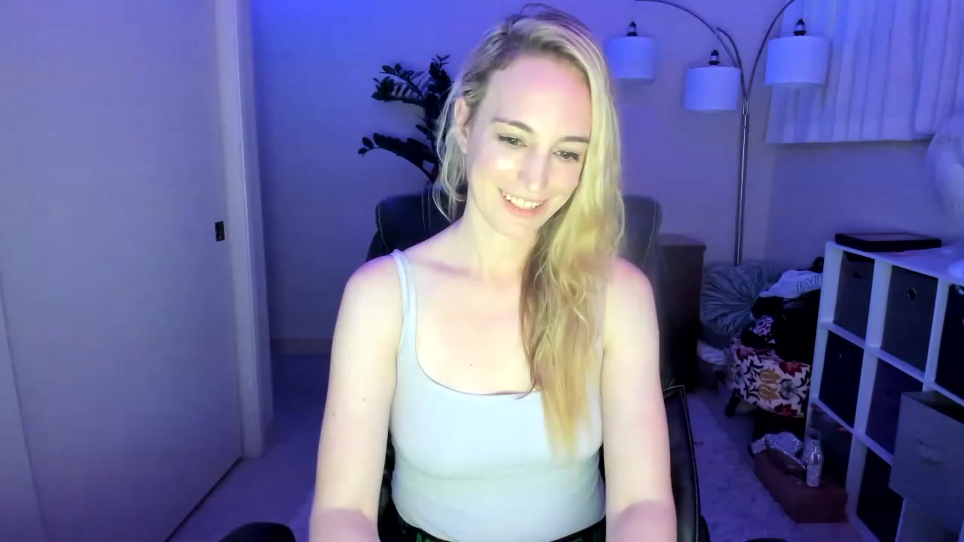 Gallery image thumbnail from JaneAllDay's myfreecams stream on, 01/18/2023, 06:50 image 11 of 20