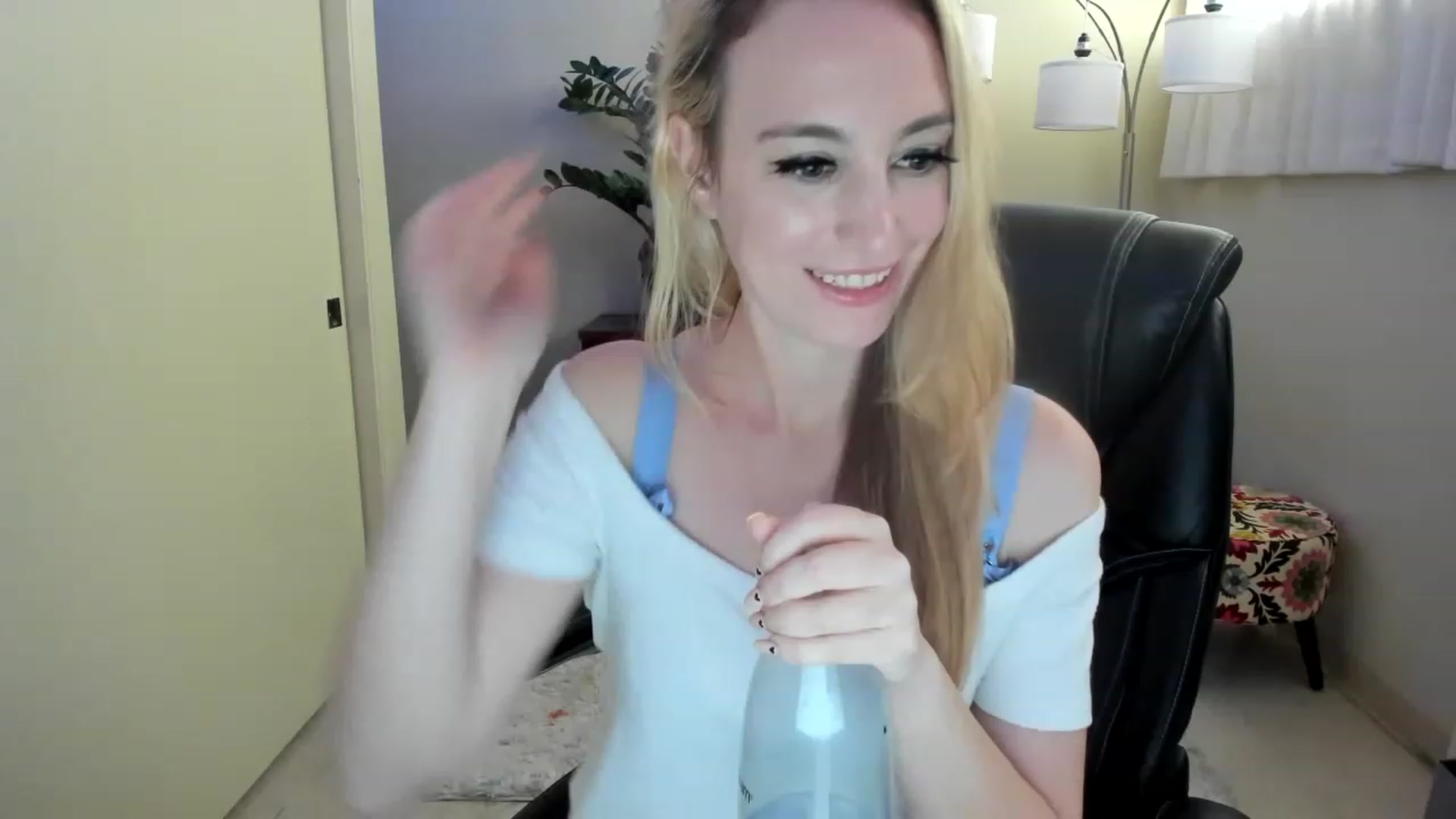 Gallery image thumbnail from JaneAllDay's myfreecams stream on, 01/21/2023, 03:20 image 11 of 20