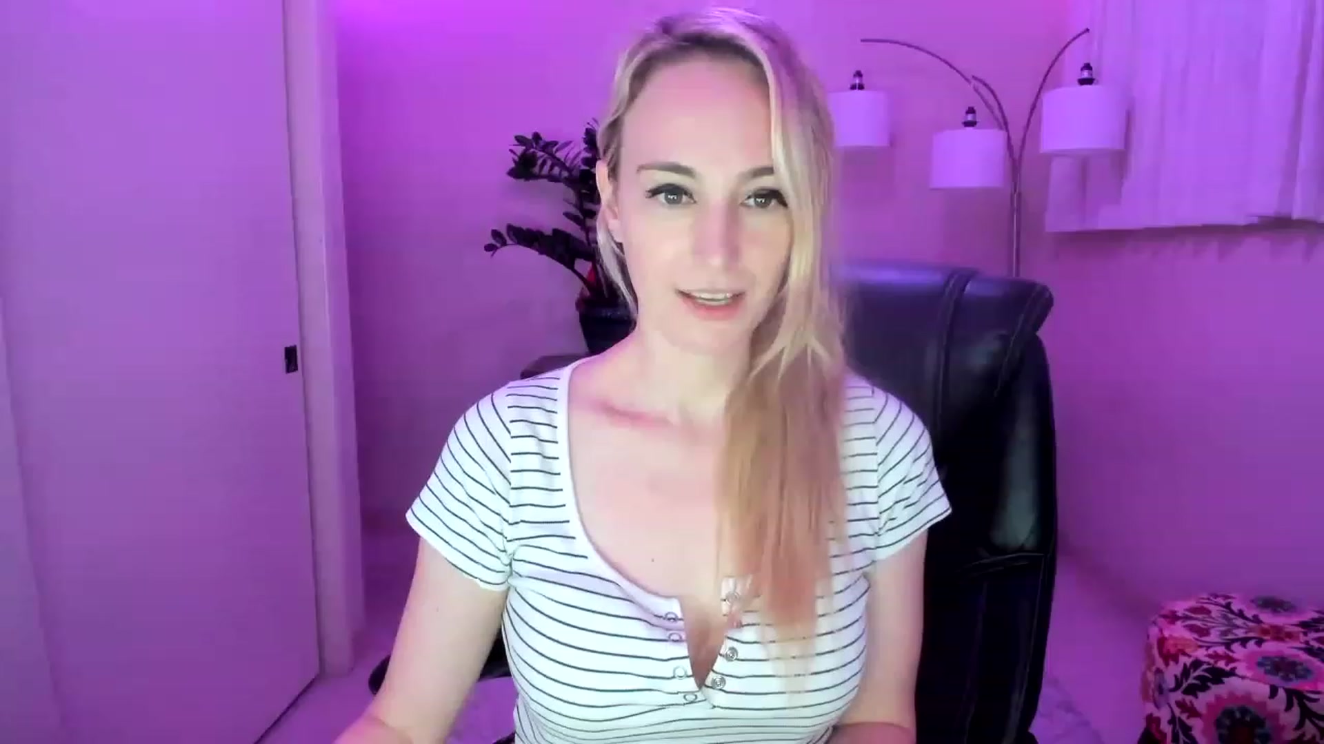 Gallery image thumbnail from JaneAllDay's myfreecams stream on, 01/26/2023, 08:36 image 11 of 20