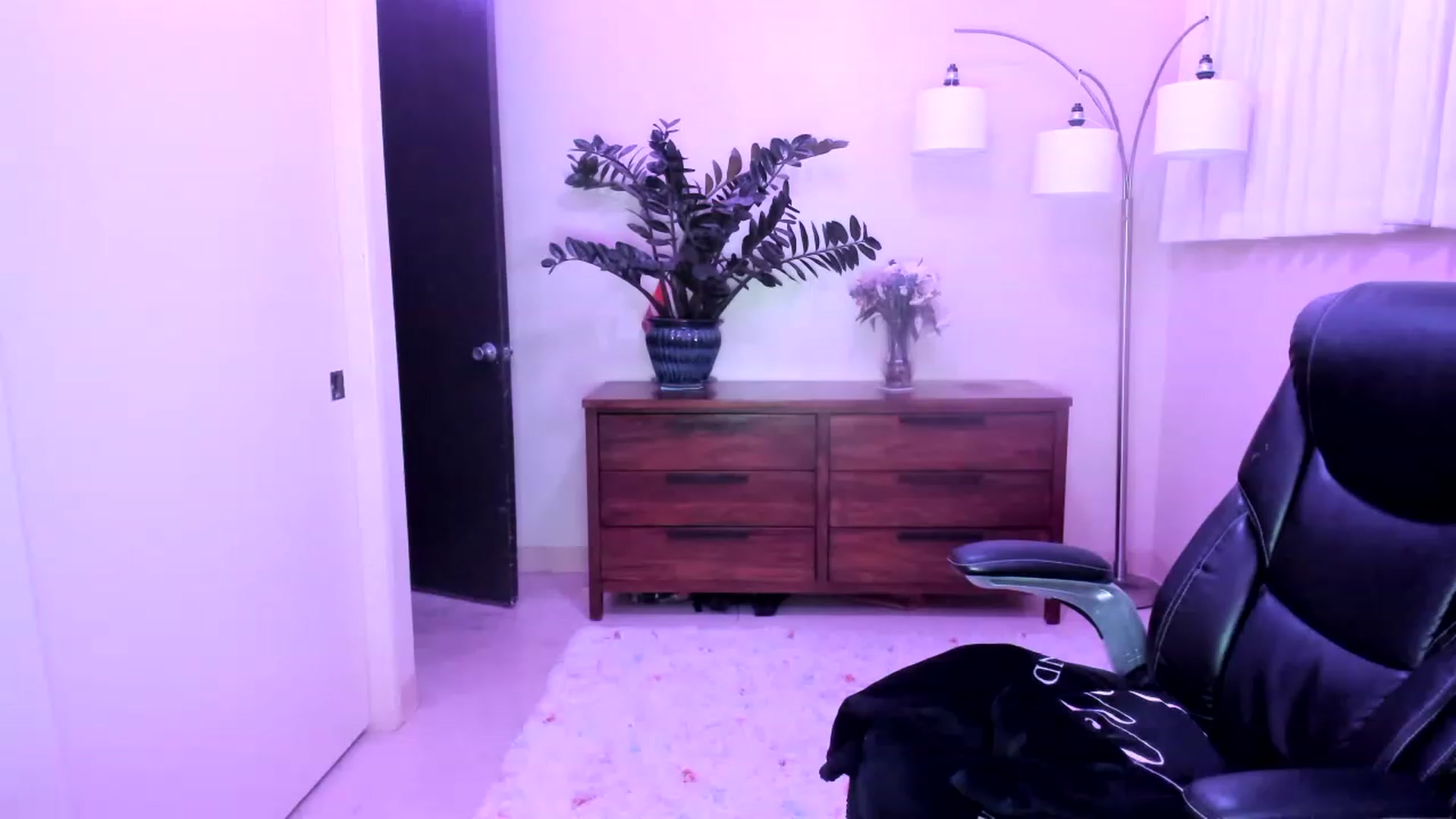 Gallery image thumbnail from JaneAllDay's myfreecams stream on, 01/27/2023, 06:46 image 15 of 20