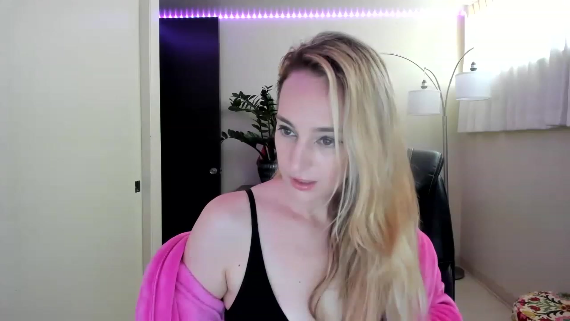 Gallery image thumbnail from JaneAllDay's myfreecams stream on, 01/28/2023, 02:05 image 9 of 20