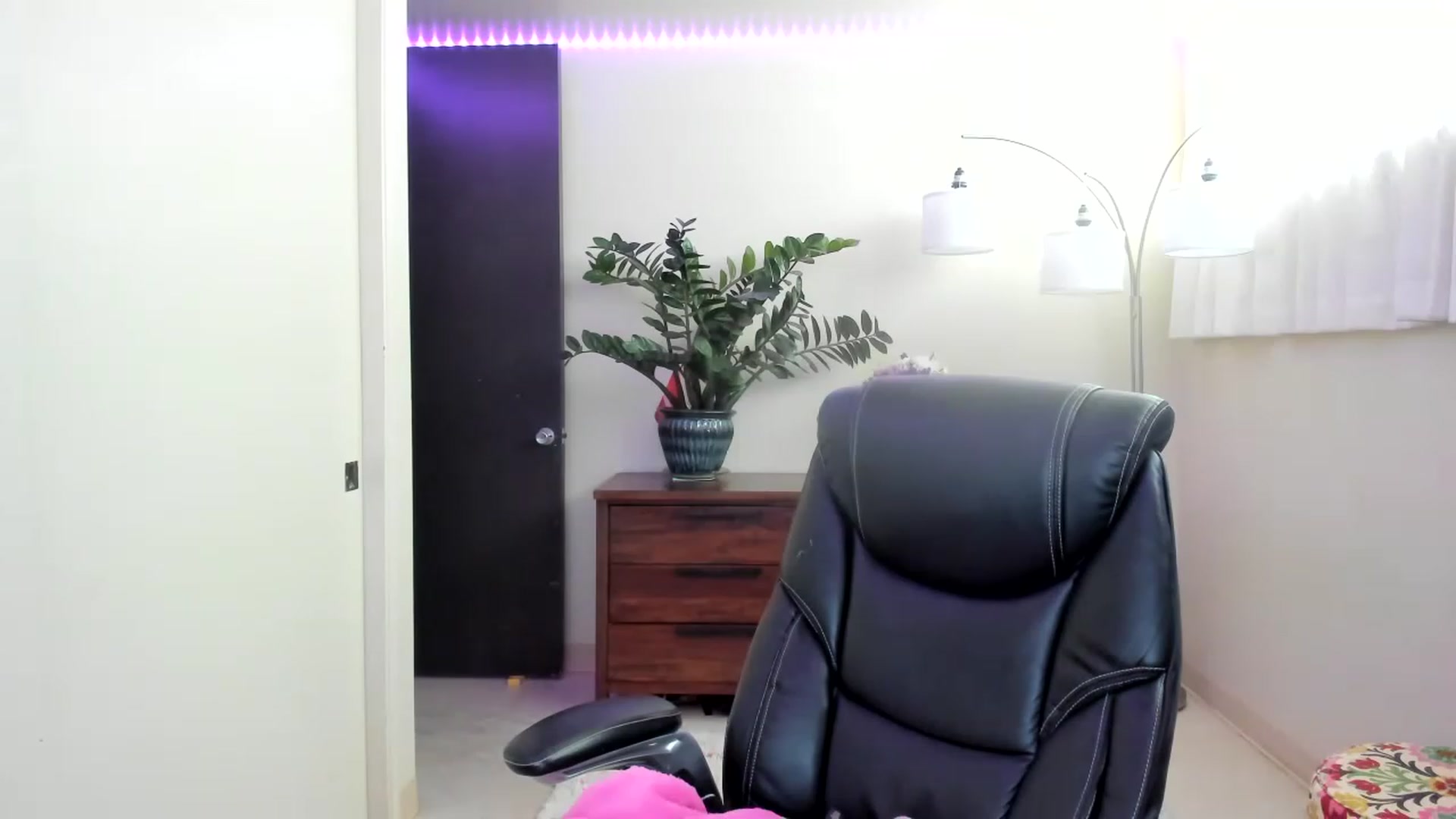 Gallery image thumbnail from JaneAllDay's myfreecams stream on, 01/28/2023, 02:05 image 8 of 20