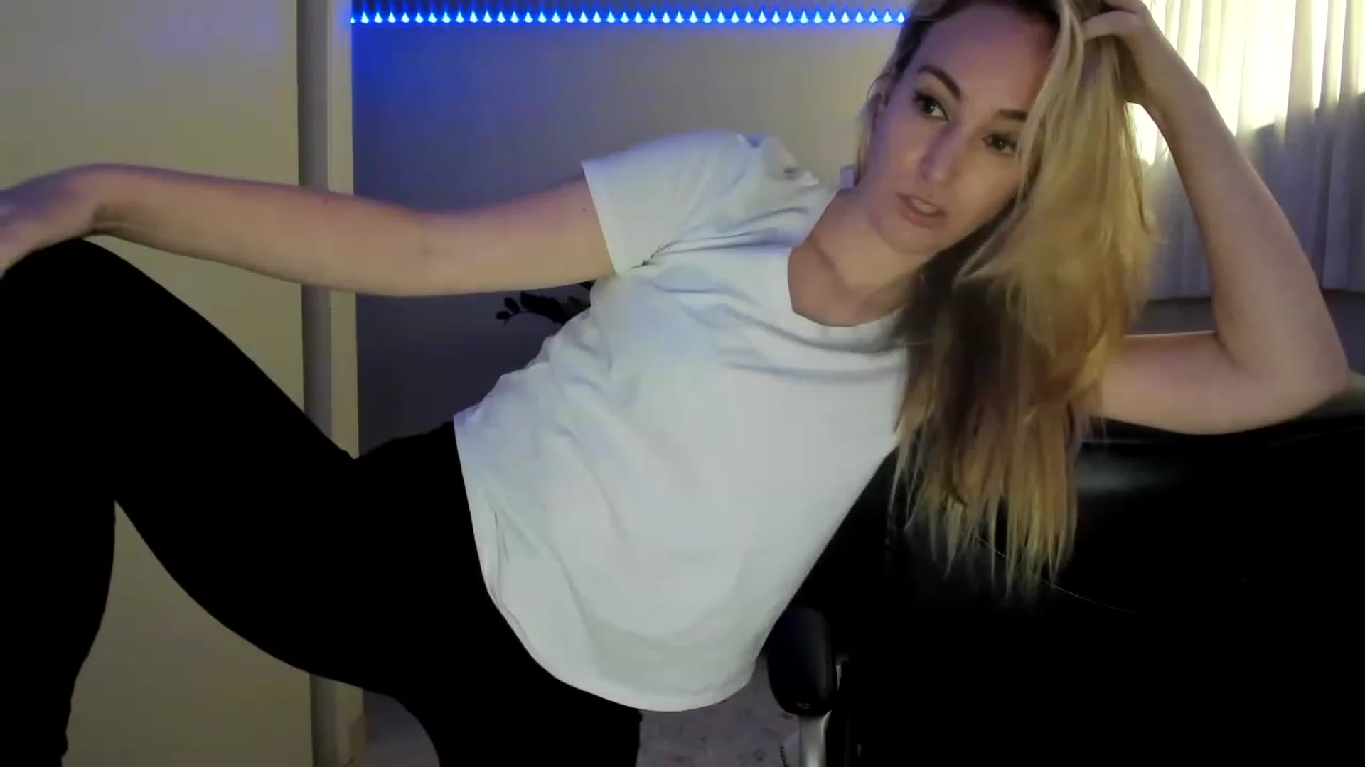 Gallery image thumbnail from JaneAllDay's myfreecams stream on, 01/29/2023, 02:47 image 17 of 20