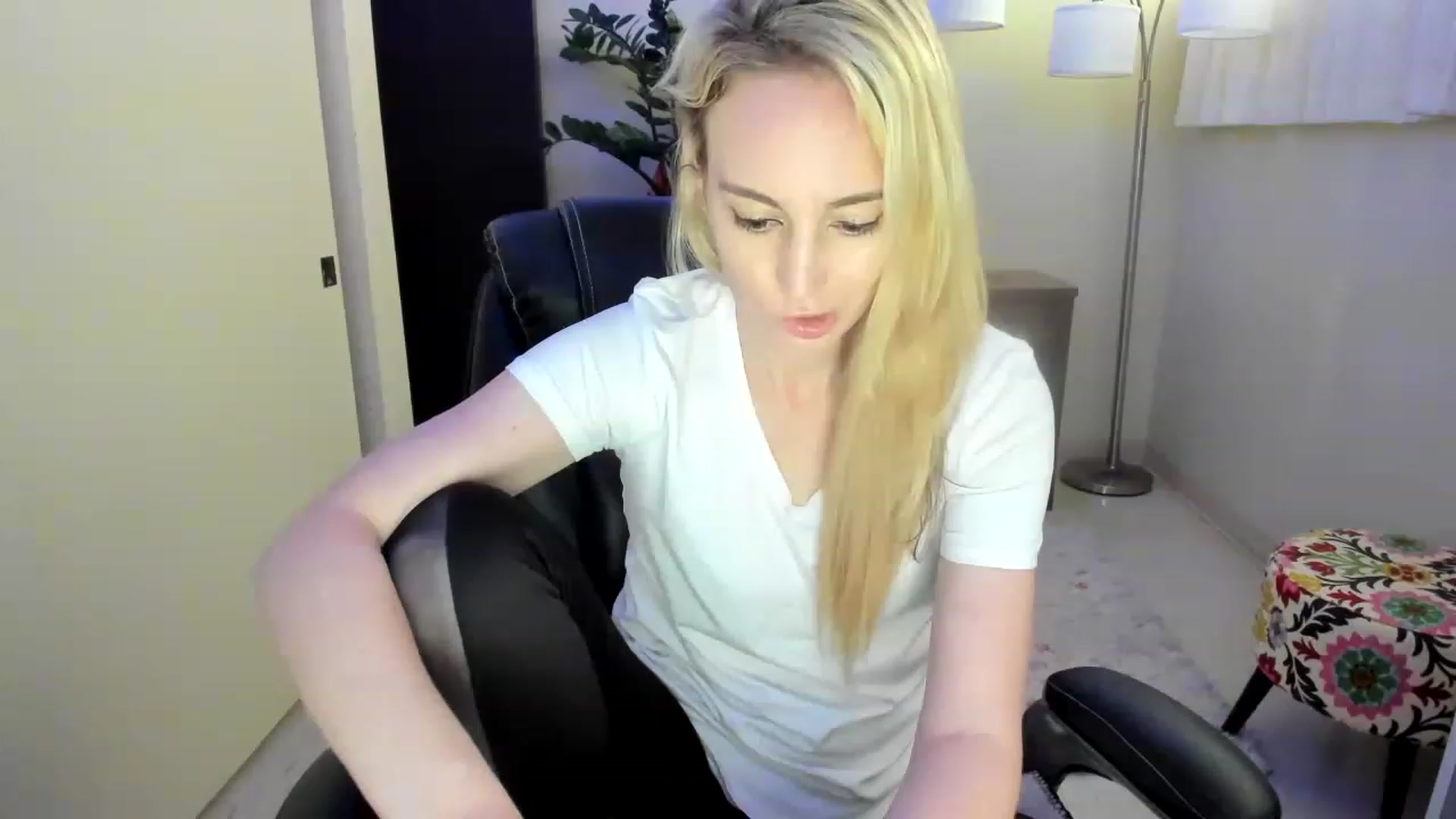 Gallery image thumbnail from JaneAllDay's myfreecams stream on, 01/29/2023, 02:47 image 11 of 20